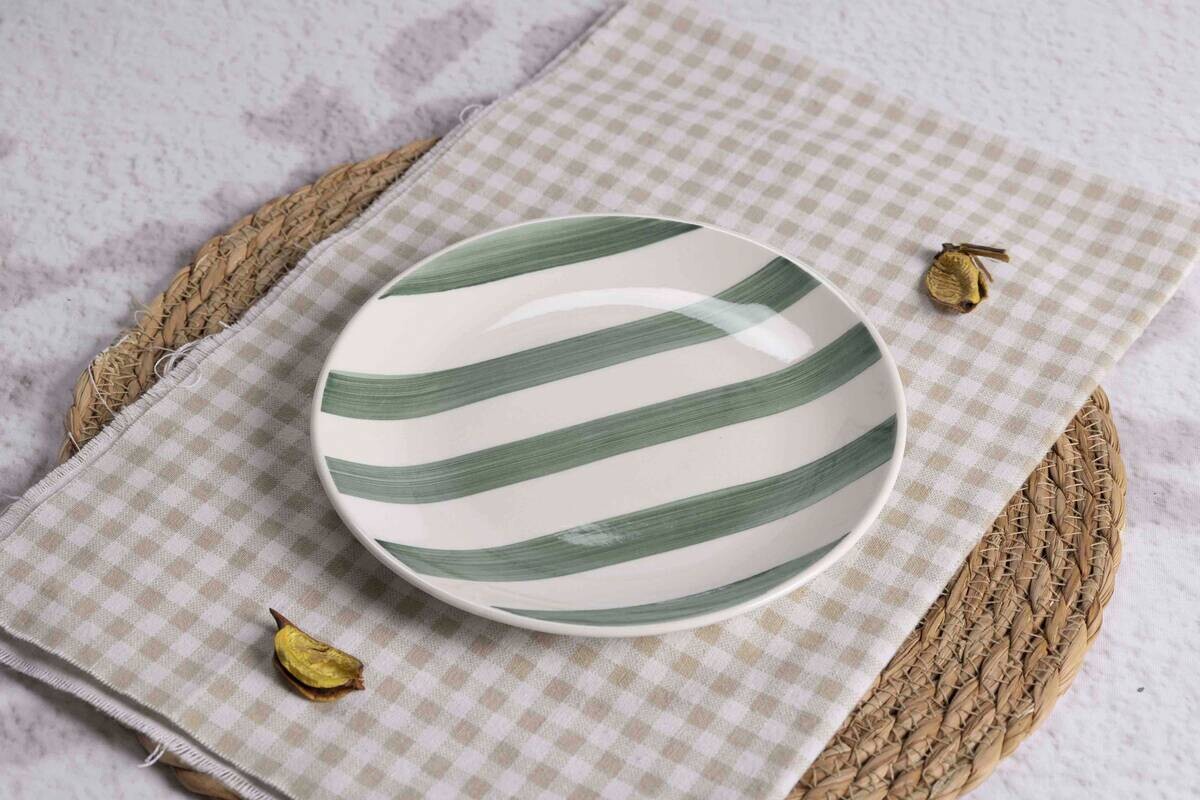 Teller grün Keramik H/D: ca. 2,8x27 cm