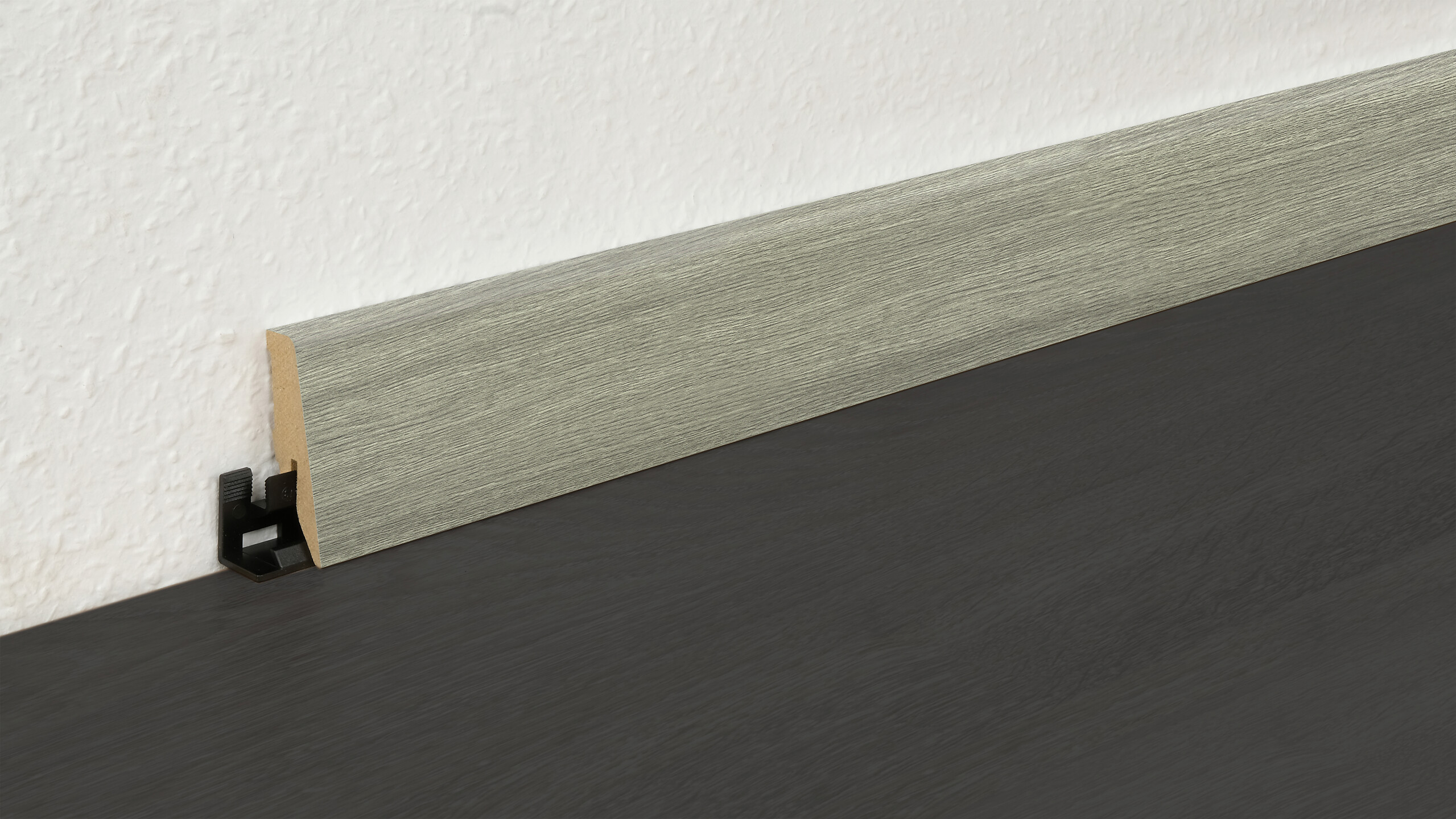 Sockelleiste L/B/H: ca. 250x1,8x5,8 cm pro Stück