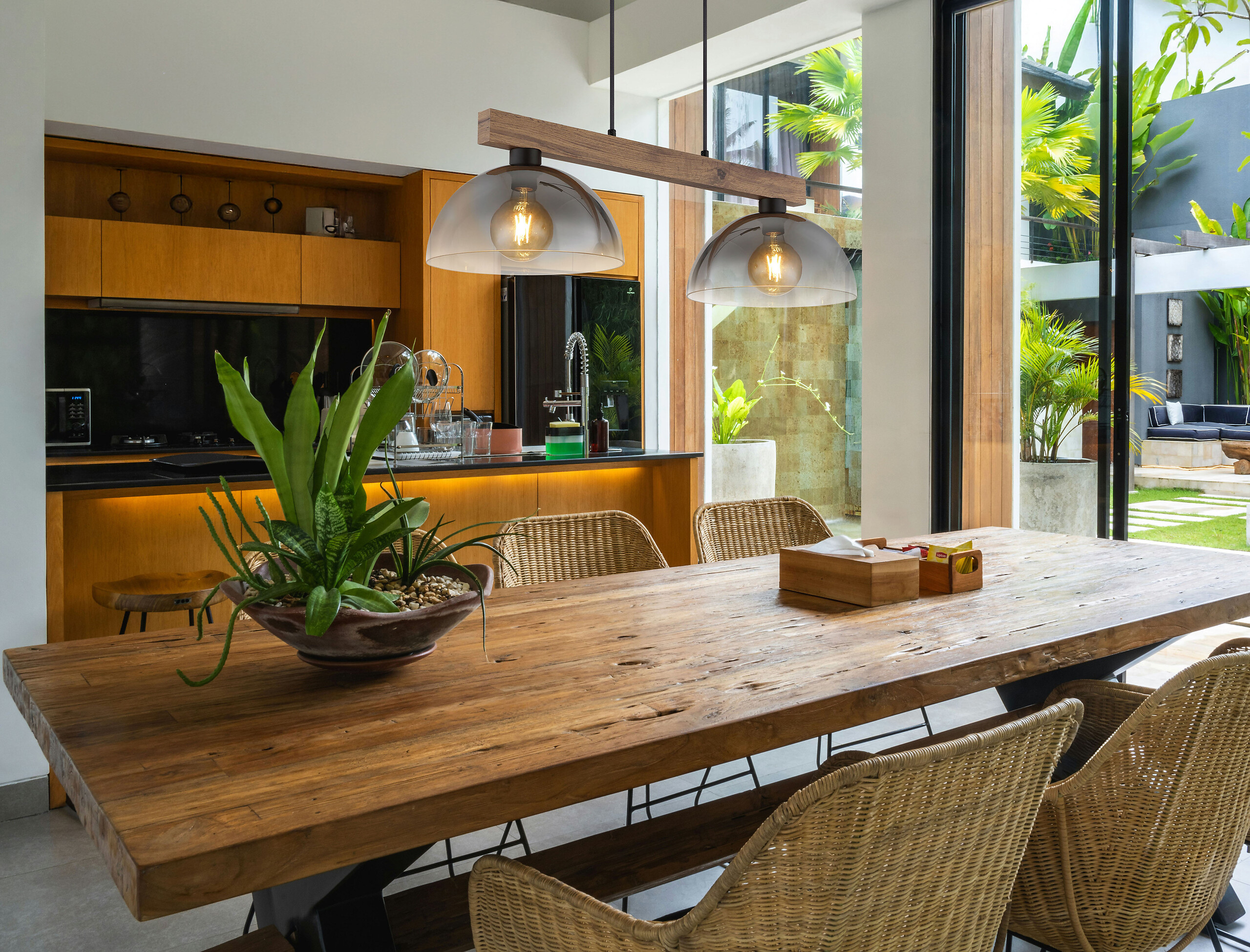 GLOBO Hängeleuchte dunkelbraun Rauch mattschwarz Holz Metall Glas B/H/L: ca. 30x120x85 cm E27 2 Brennstellen