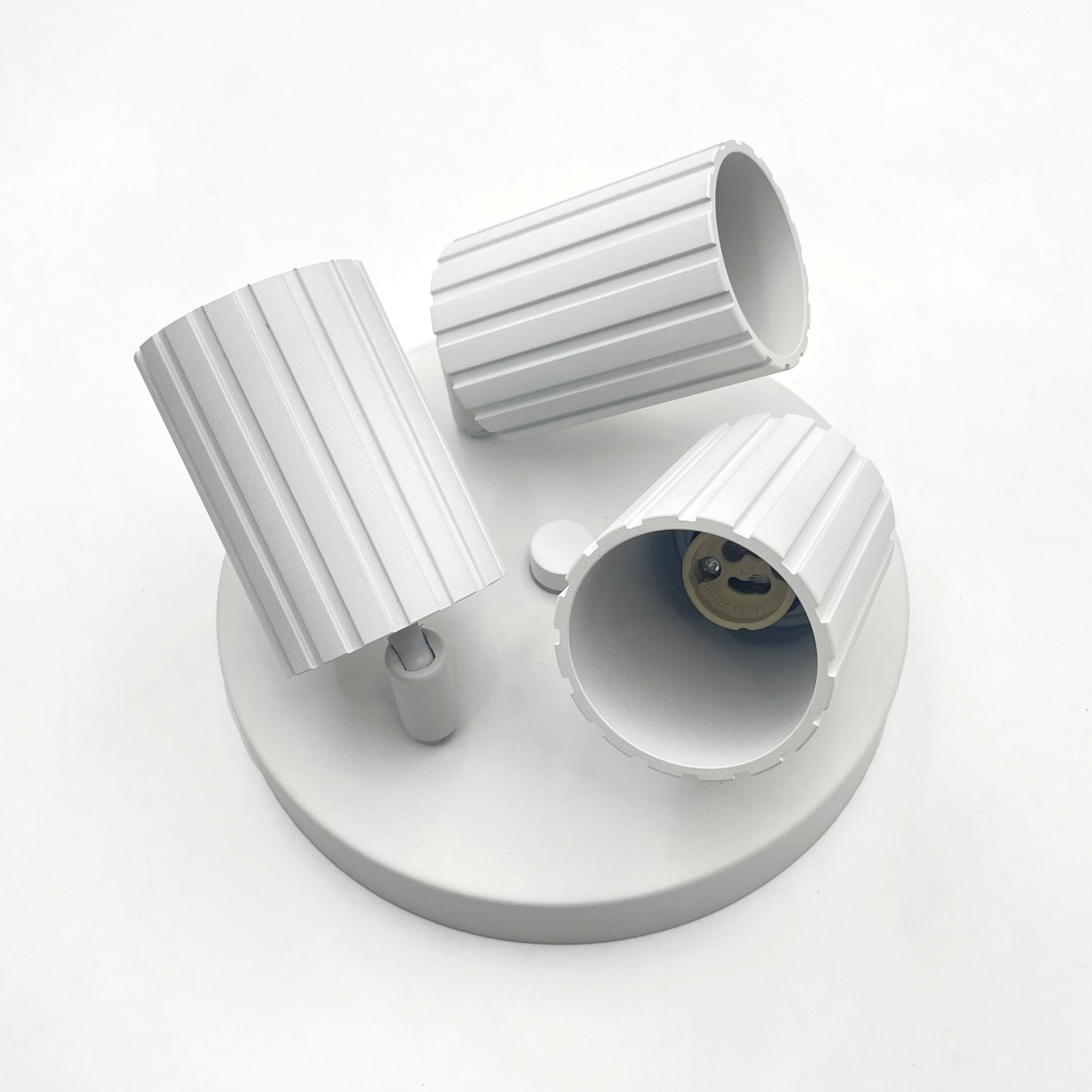 Lamkur Strahler Prisma weiß Stahl B/H/L: ca. 18x19,5x18 cm 3 Brennstellen Lamkur Strahler Prisma weiß Stahl B/H/L: ca. 18x19,5x18 cm 3 Brennstellen