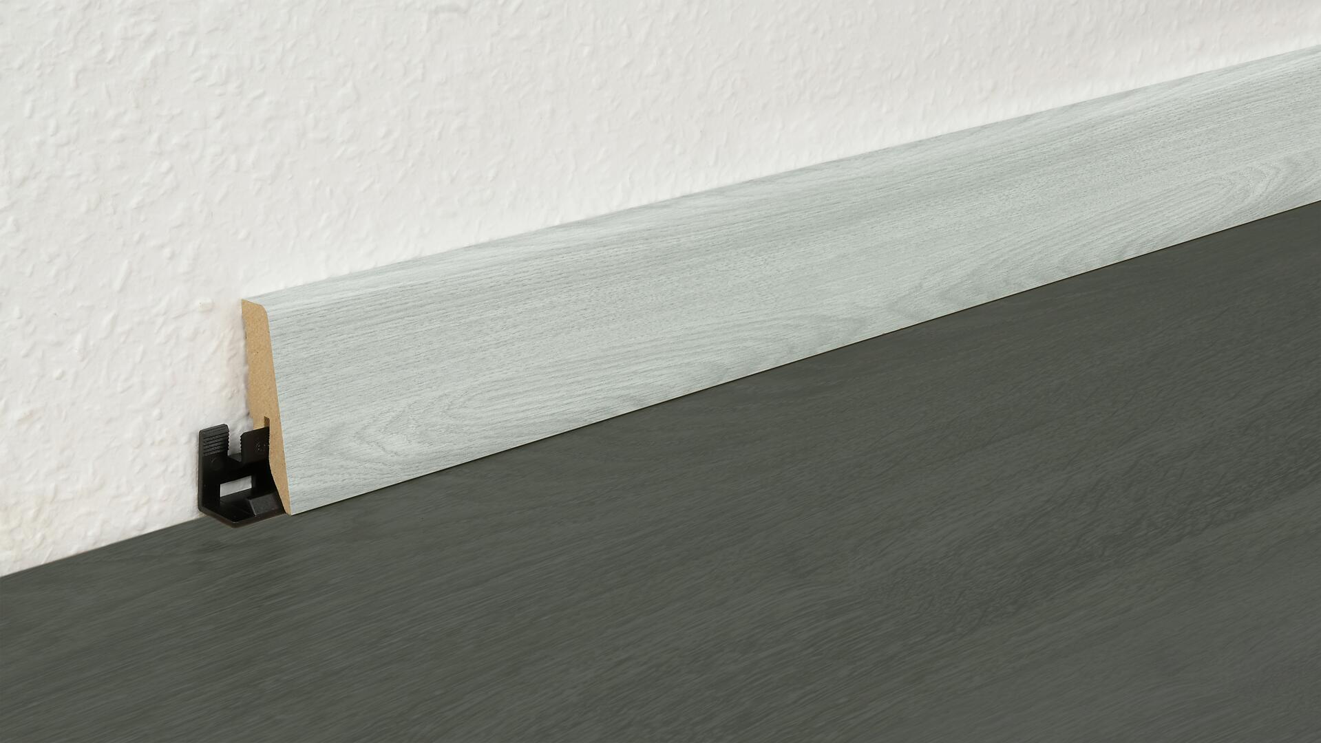 Sockelleiste L/B/H: ca. 250x1,8x5,8 cm pro Stück