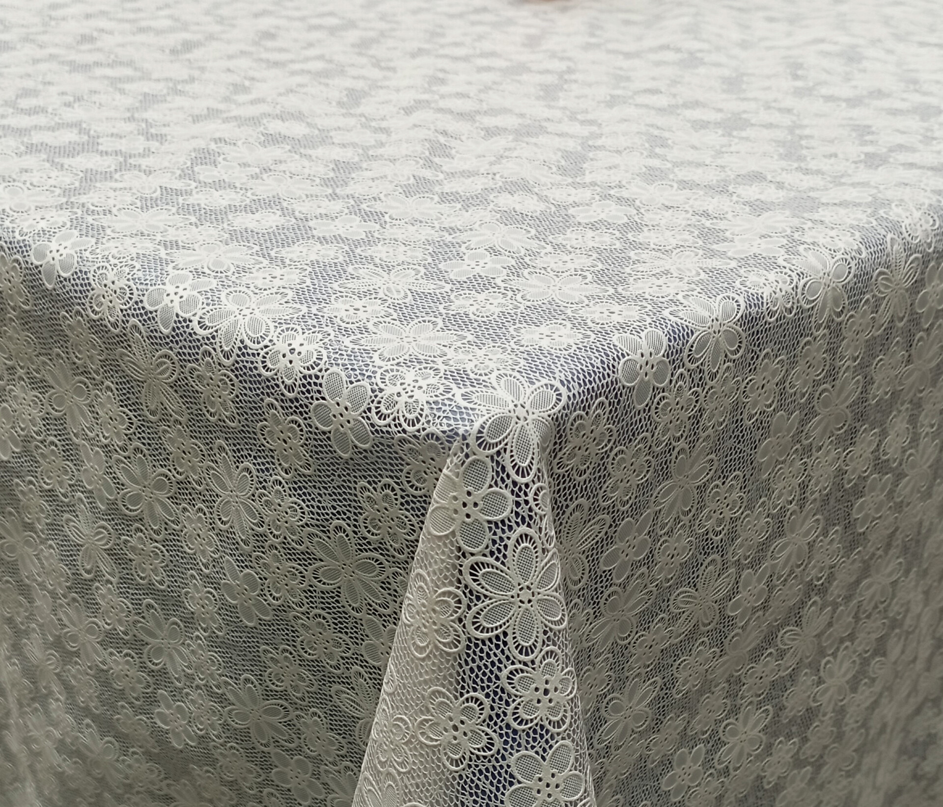 Abwaschbarer Tischbelag Flowers weiß B: ca. 138 cm