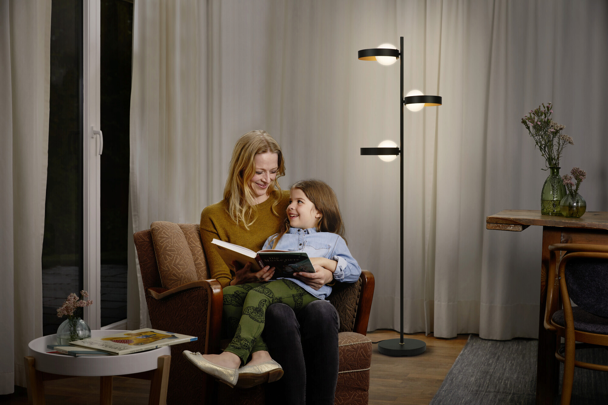 LEDVANCE Stehleuchte Memphis schwarz gold weiß Metall Glas H/D: ca. 148x38,8 cm G9 3 Brennstellen