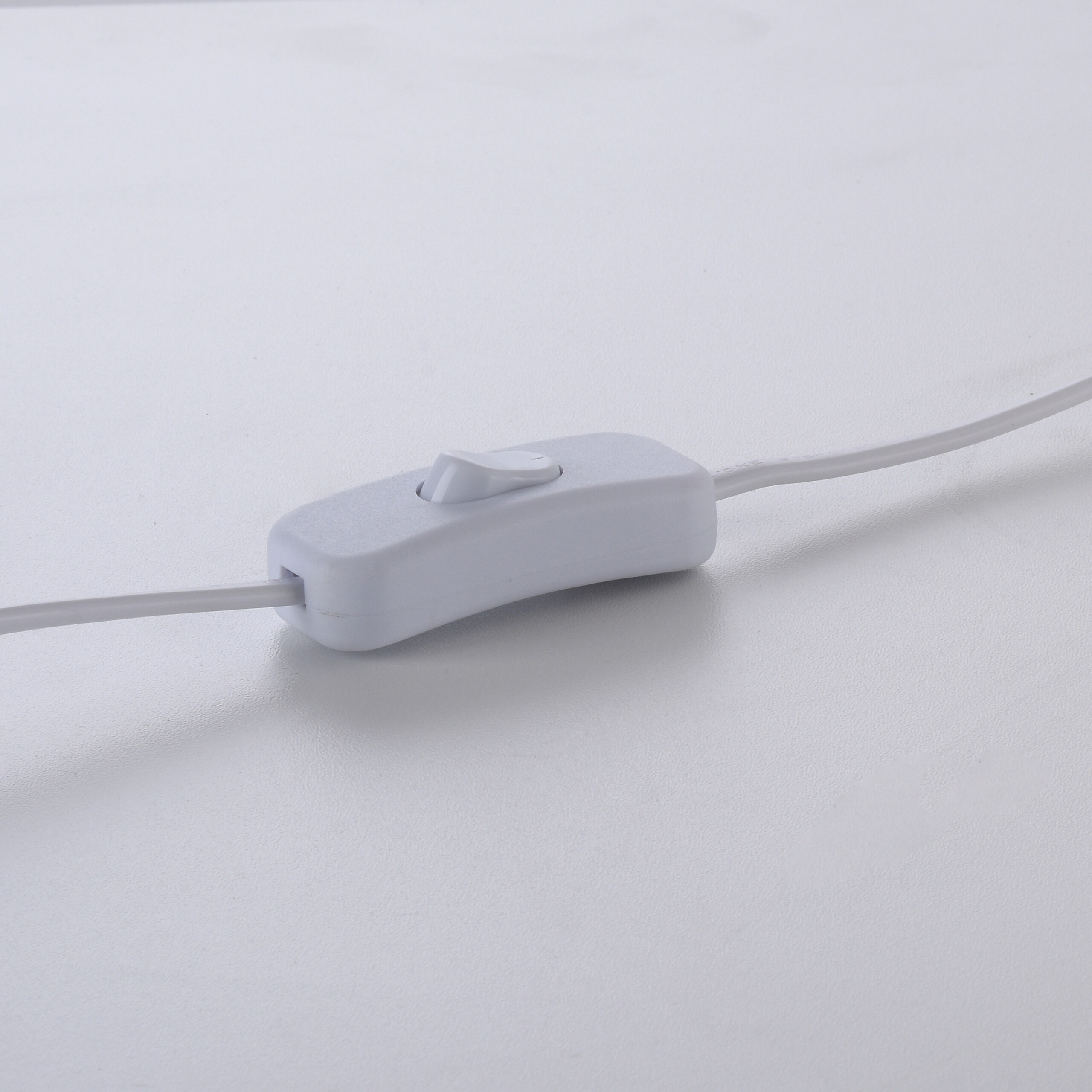 Just Light Smarte Tischleuchte PN11211-16 Naomi weiß Eisen Kunststoff Stoff H/D: ca. 30x35 cm E27 1 Brennstellen