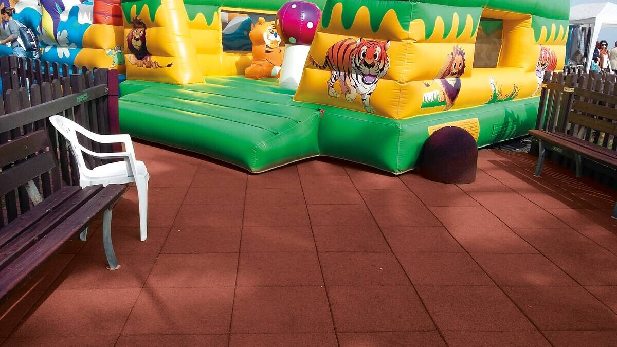 Anti-Trauma Play Bodenfliesen rot B/L: ca. 40x40 cm