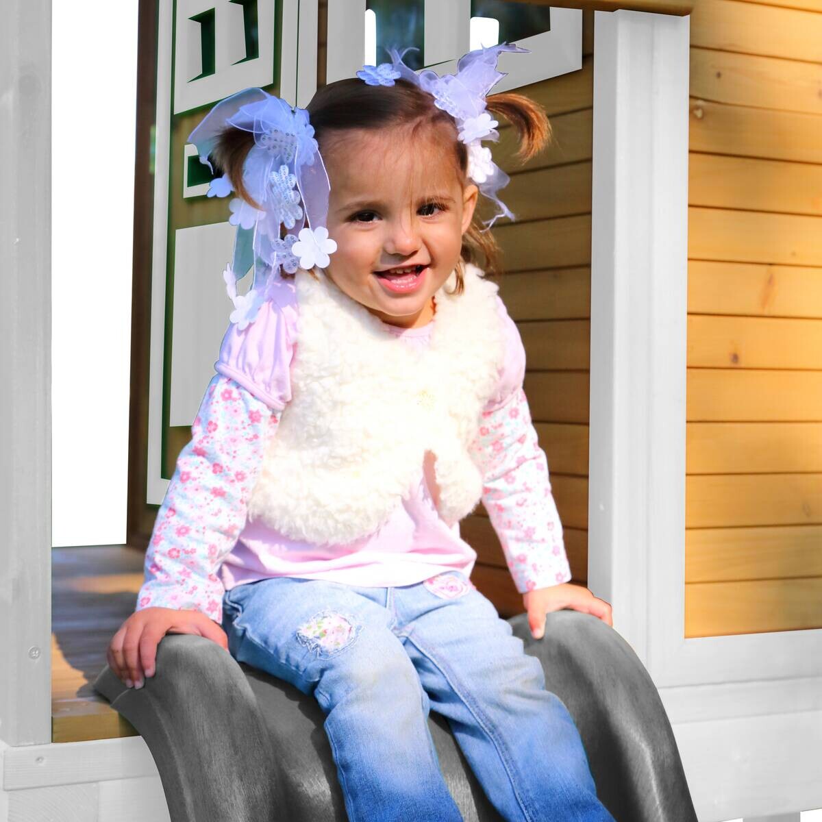 AXI Spielhaus Laura weiß B/H/L: ca. 318x272x191 cm