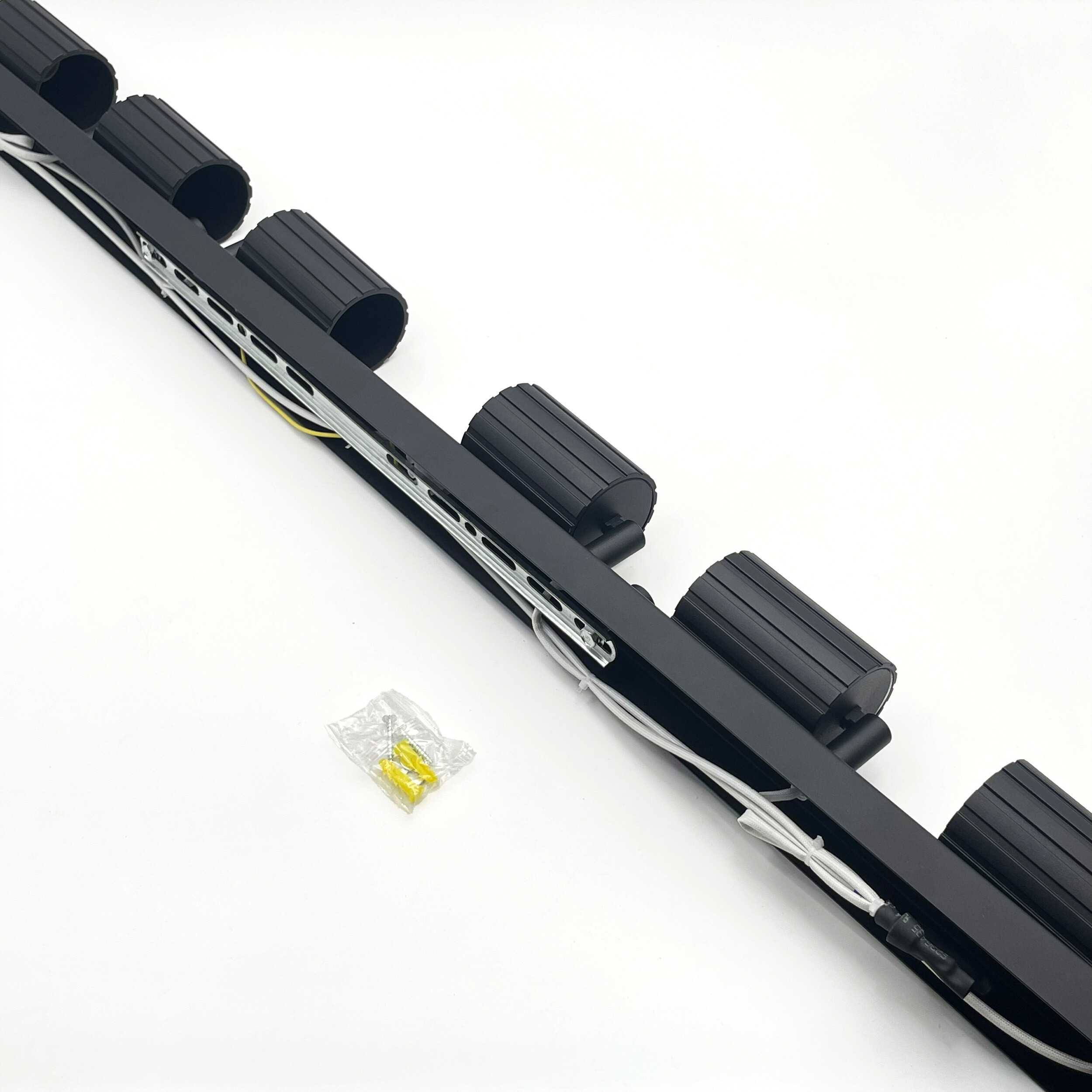 Lamkur Strahler Prisma schwarz Stahl B/H/L: ca. 6,5x16,5x117 cm 6 Brennstellen