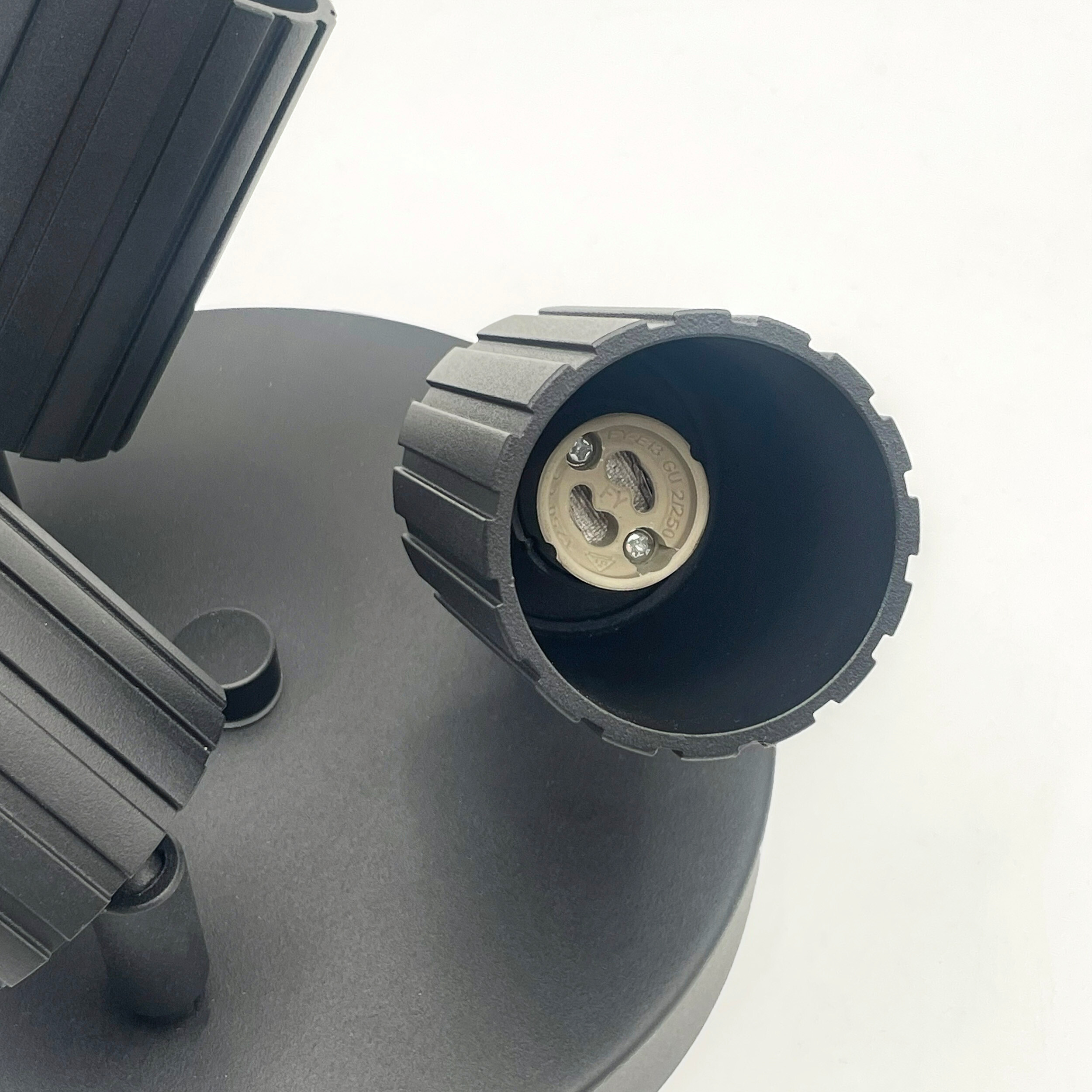 Lamkur Strahler Prisma schwarz Stahl B/H/L: ca. 18x19,5x18 cm 3 Brennstellen