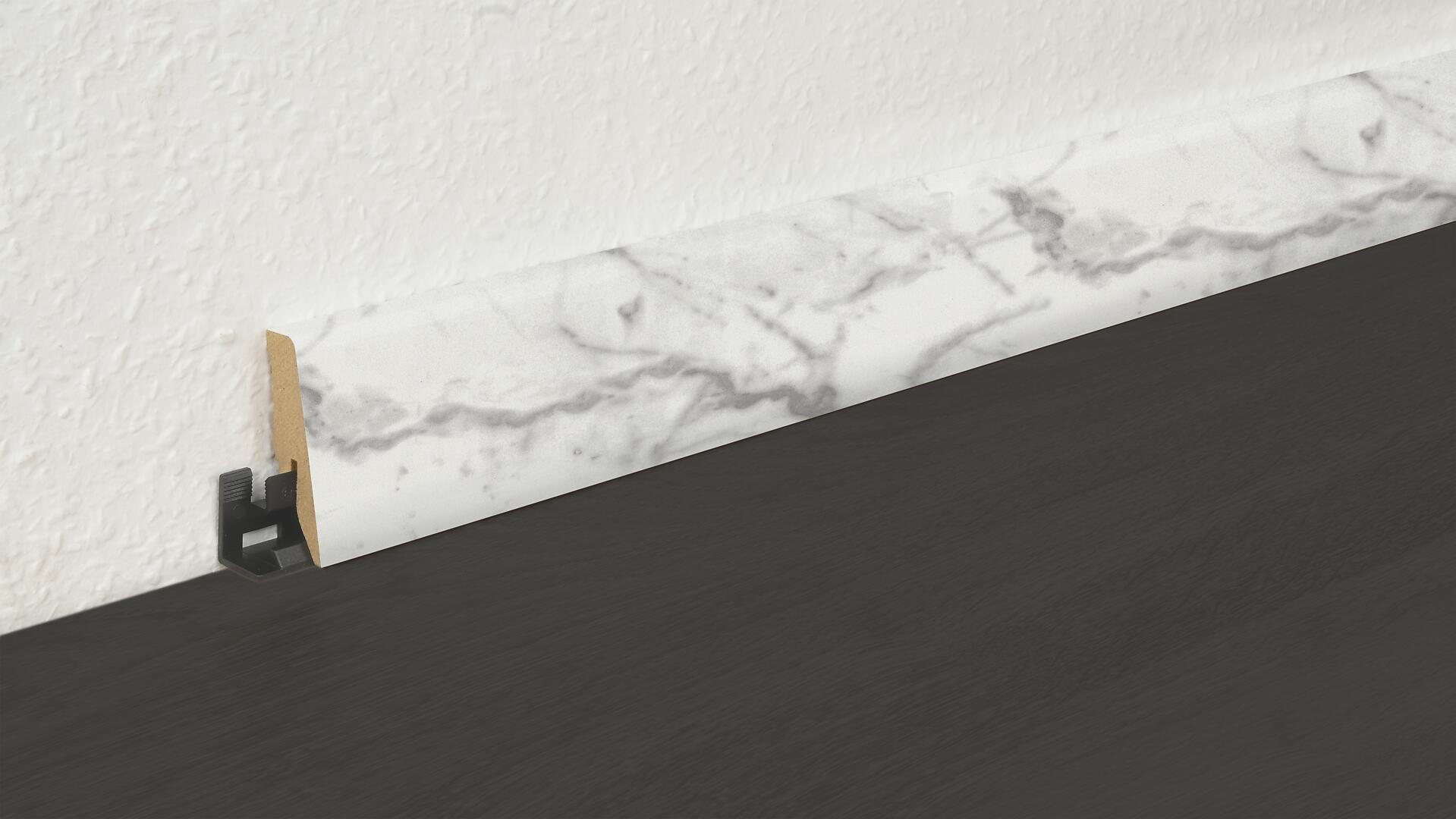 Sockelleiste L/B/H: ca. 250x1,8x5,8 cm pro Stück