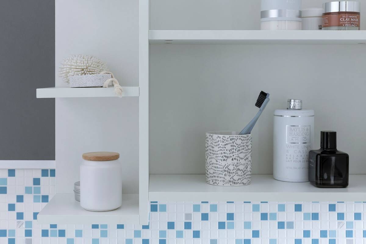 Hängeschrank weiß Spanplatte B/H/T: ca. 80x64x20 cm