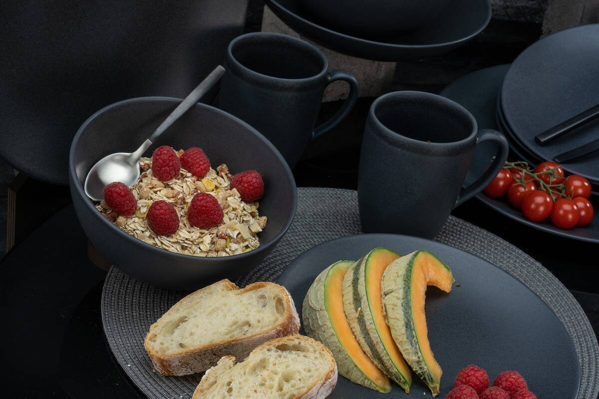 CreaTable Kombiservice Soft Touch mattschwarz Steinzeug 16 tlg.