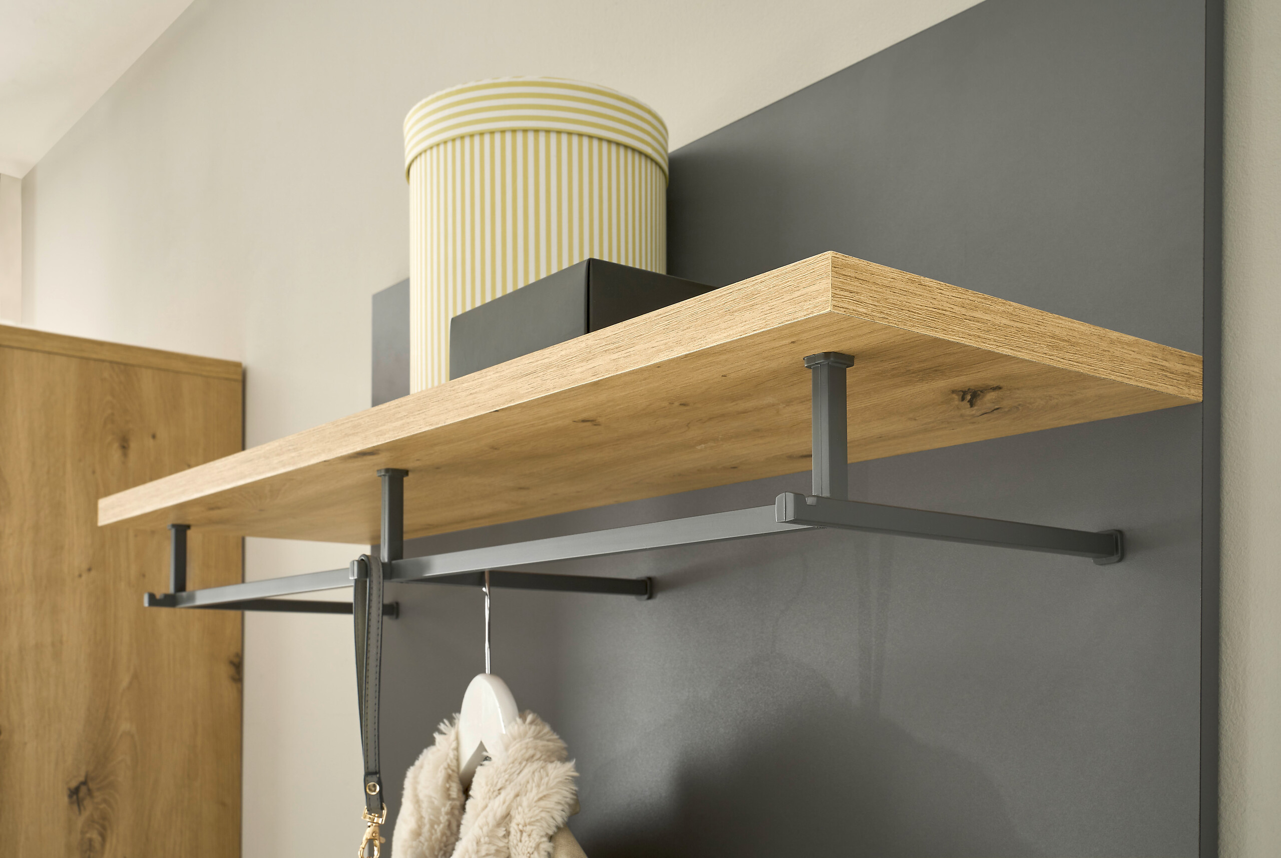 Garderobenpaneel Milan grau Eiche Artisan Nachbildung B/H/T: ca. 858x95x27 cm