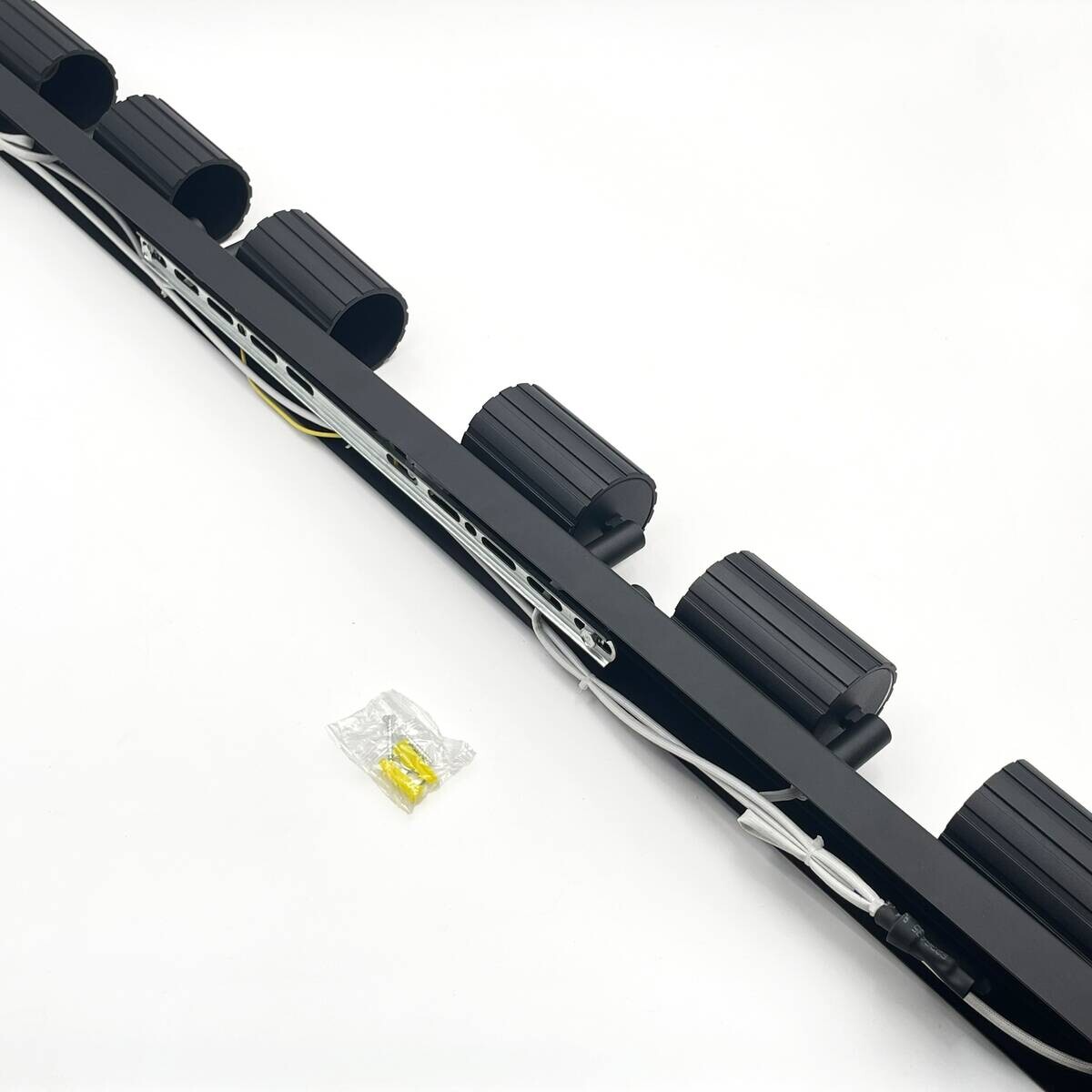 Lamkur Strahler Prisma schwarz Stahl B/H/L: ca. 6,5x16,5x117 cm 6 Brennstellen