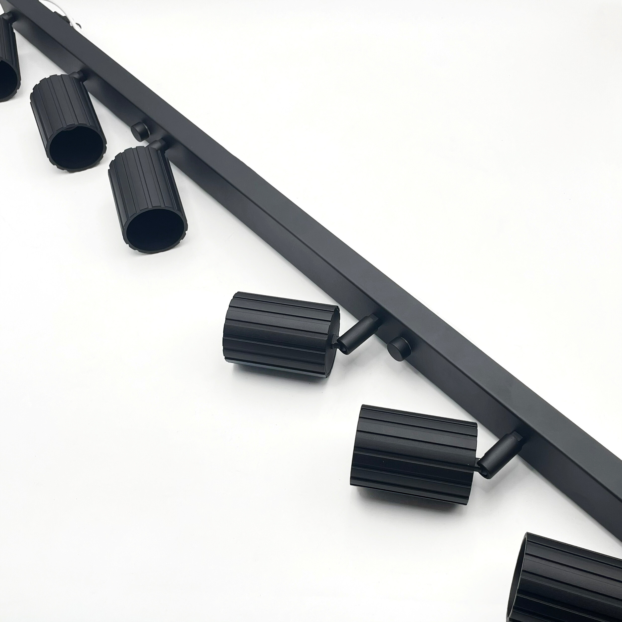 Lamkur Strahler Prisma schwarz Stahl B/H/L: ca. 6,5x16,5x117 cm 6 Brennstellen