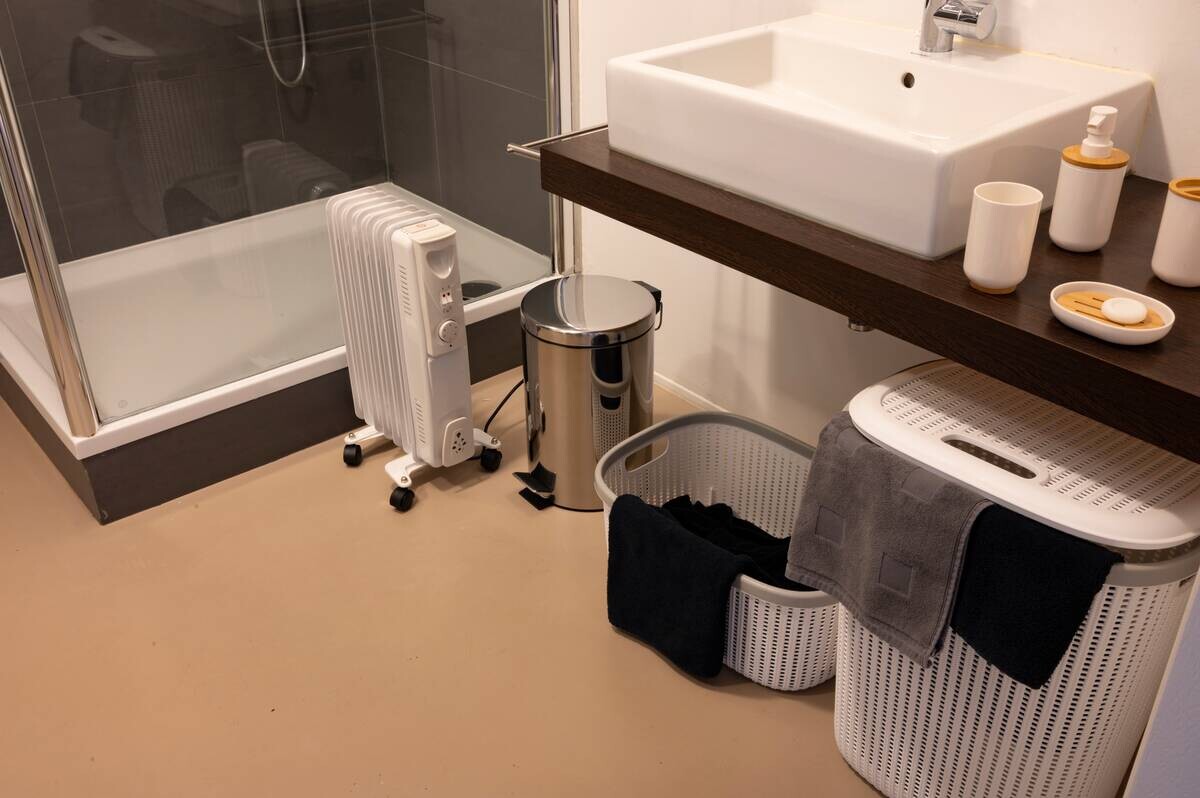 Ölradiator weiß Metall B/H/L: ca. 23,5x55x33 cm ca. 1500 W