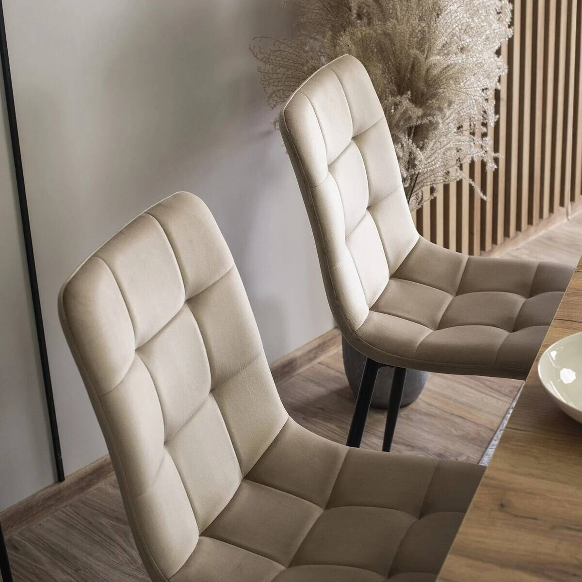 Stuhl PERU beige Velourstoff B/H/T: ca. 42x90,5x52 cm