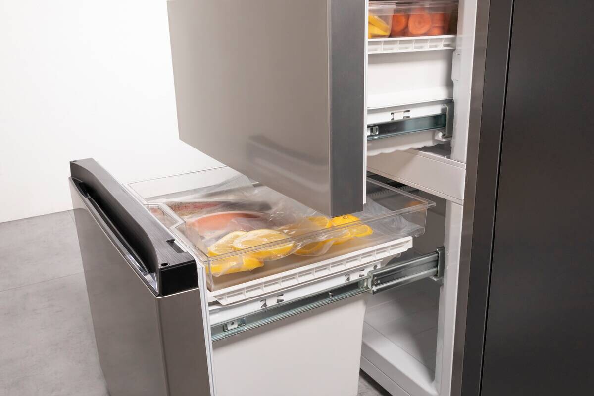 Hisense Kühl-/Gefrierkombination RM469N4ACD Silbergrau