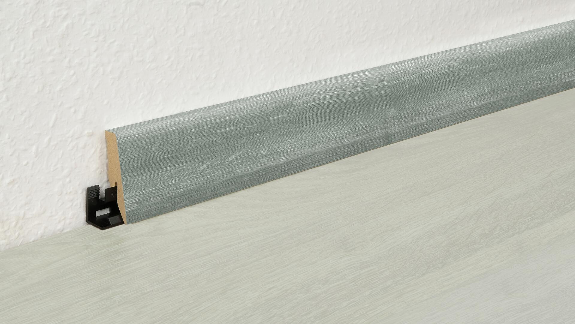 Sockelleiste L/B/H: ca. 250x1,8x5,8 cm pro Stück