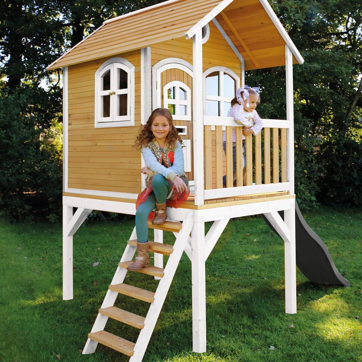 AXI Spielhaus Laura weiß B/H/L: ca. 318x272x191 cm