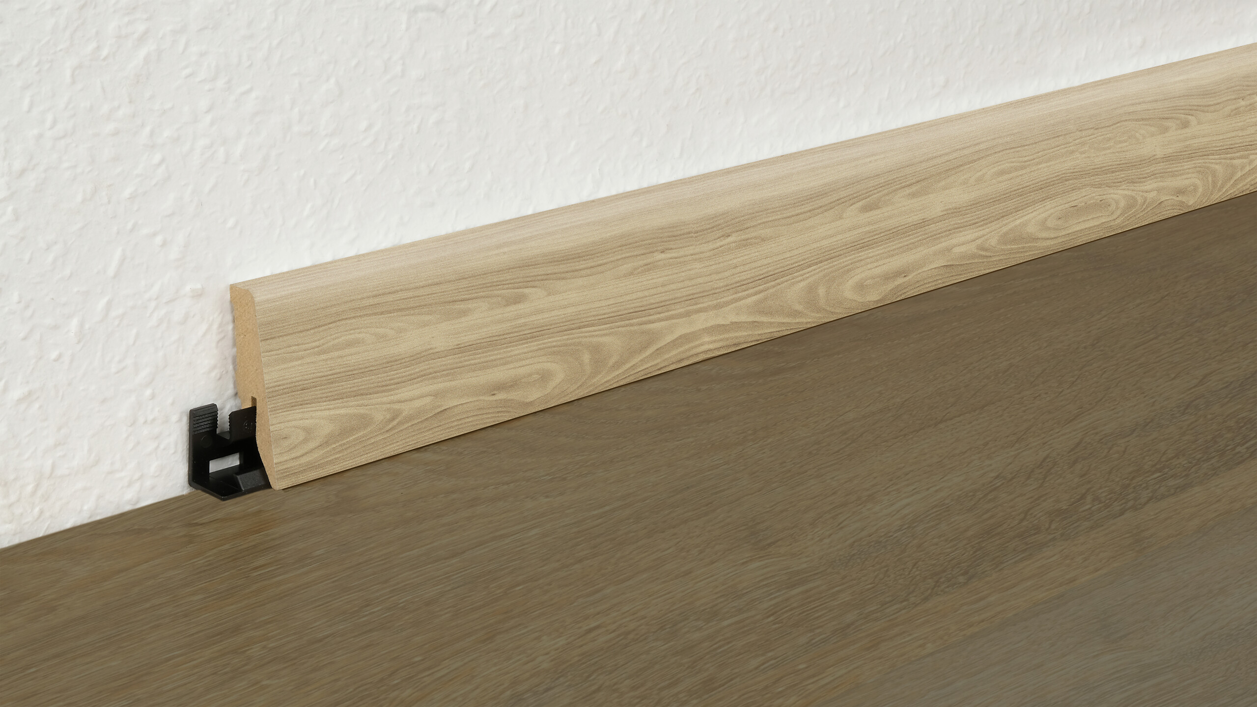 Sockelleiste L/B/H: ca. 250x1,8x5,8 cm pro Stück