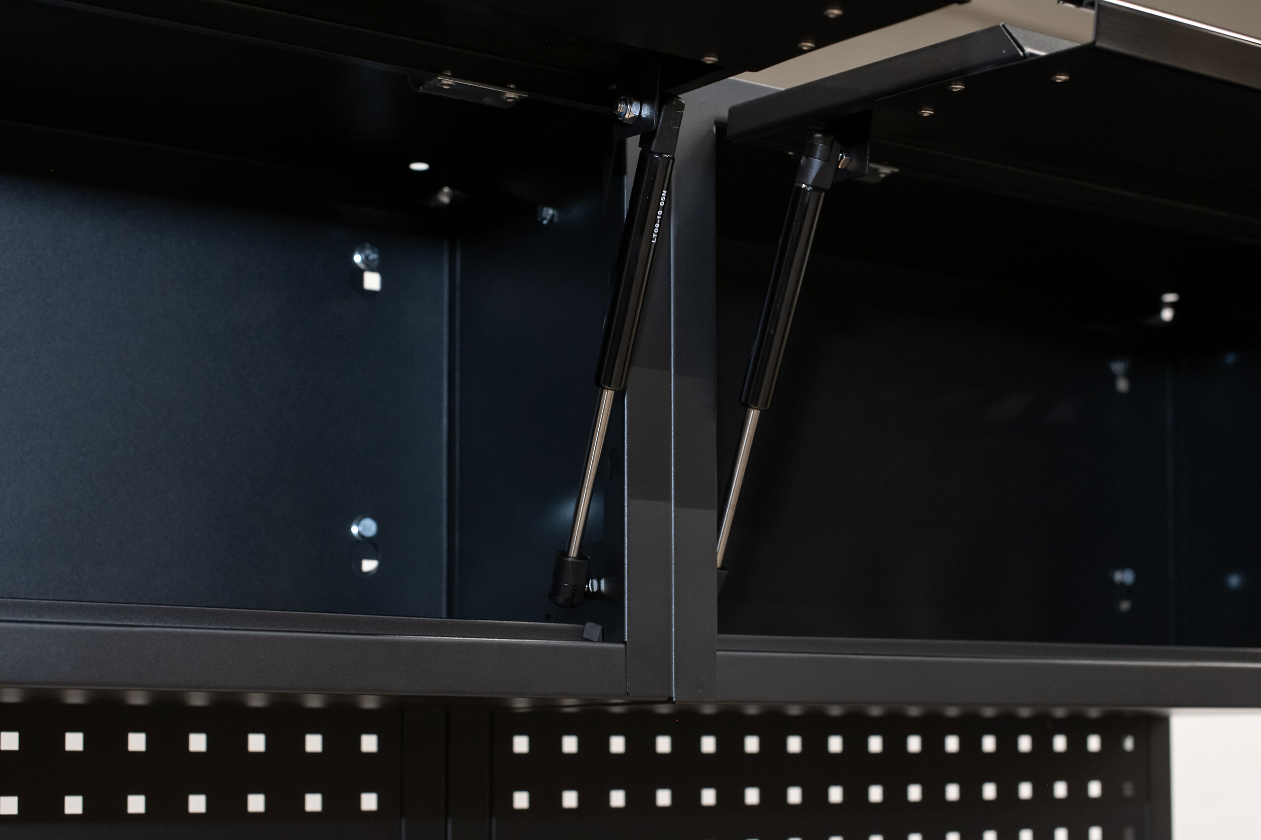 Werkstatteinrichtung EOS Blackline schwarz B/H/L: ca. 455x200x61 cm