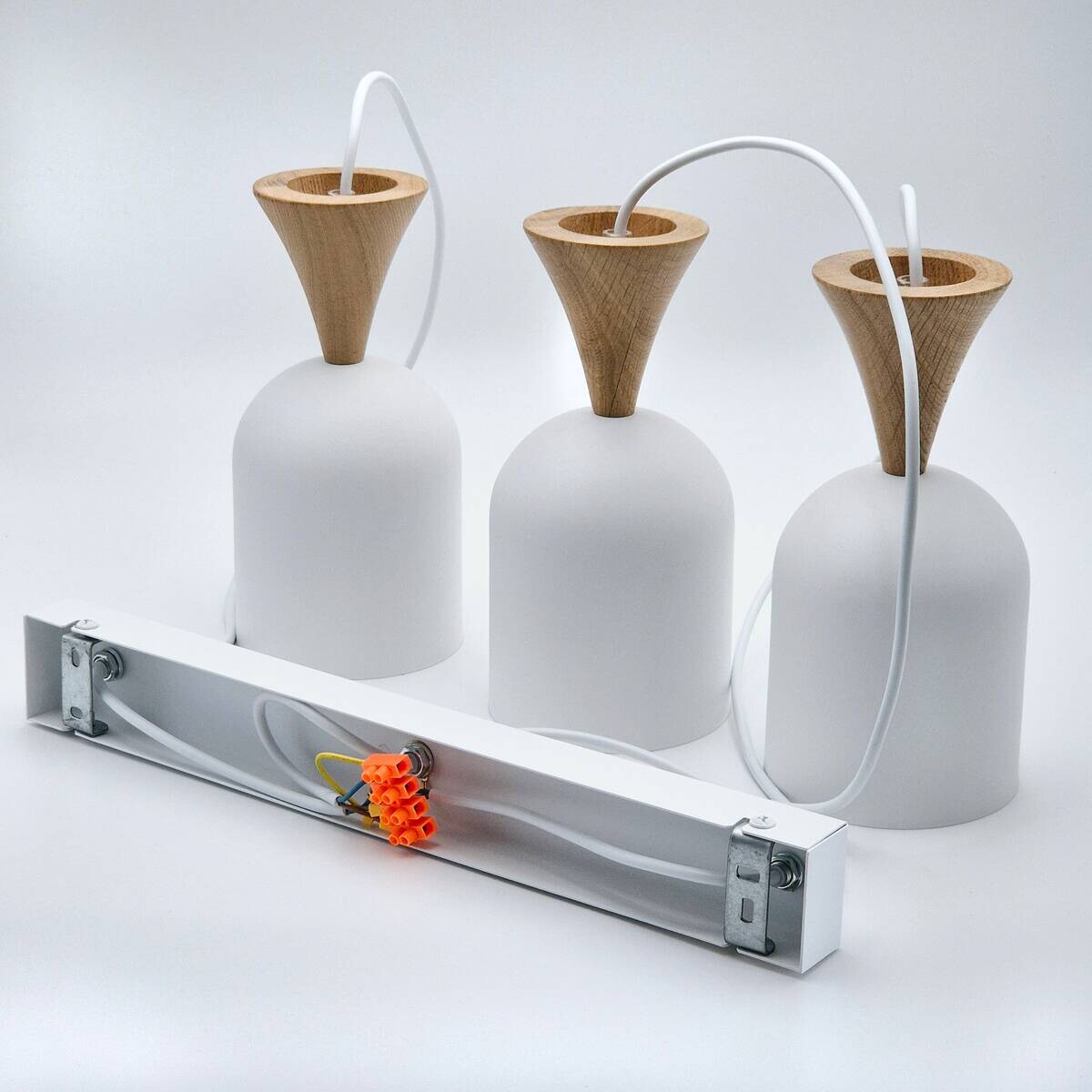 Lamkur Hängeleuchte weiß Eiche Stahl Holz B/H/L: ca. 15,5x92x45 cm E27 3 Brennstellen