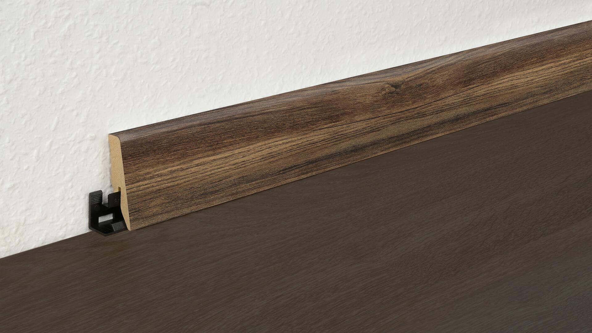 Sockelleiste L/B/H: ca. 250x1,8x5,8 cm pro Stück