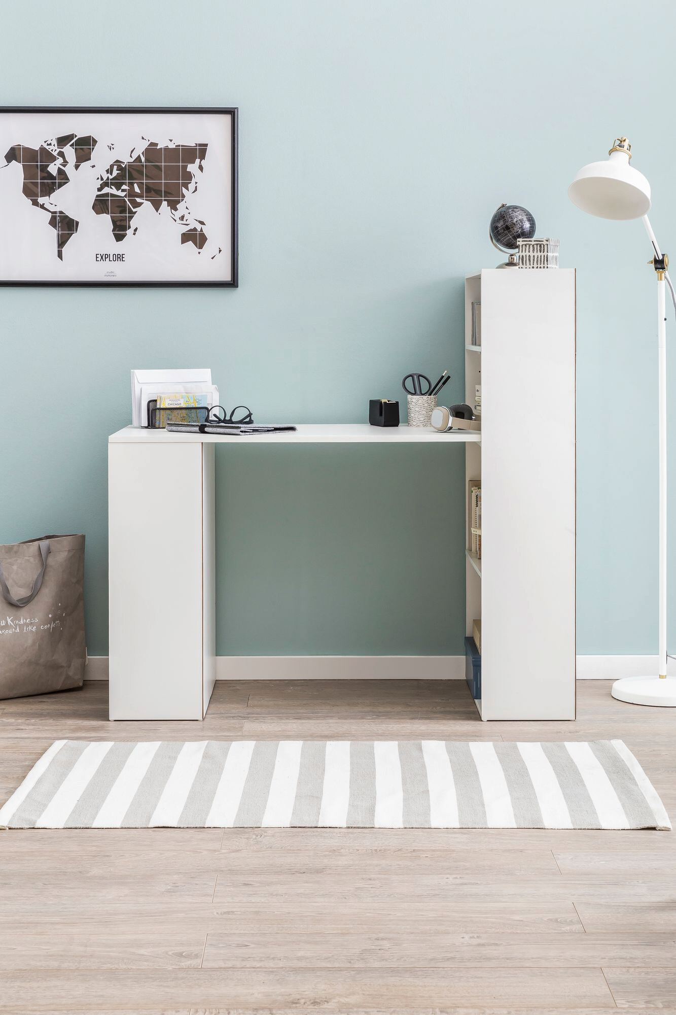 Schreibtisch weiß B/H/T: ca. 50x120x120 cm