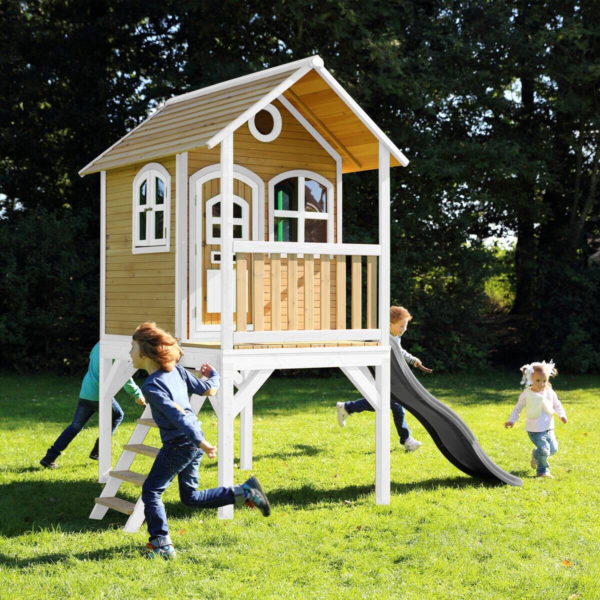 AXI Spielhaus Laura weiß B/H/L: ca. 318x272x191 cm