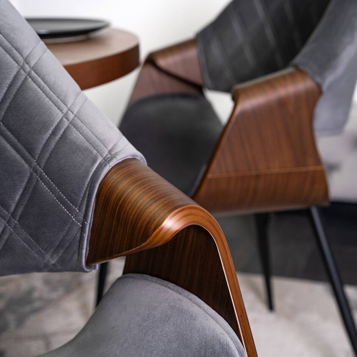 Stuhl DAKOTA nussbaum grau Velourstoff B/H/T: ca. 59x86x50 cm