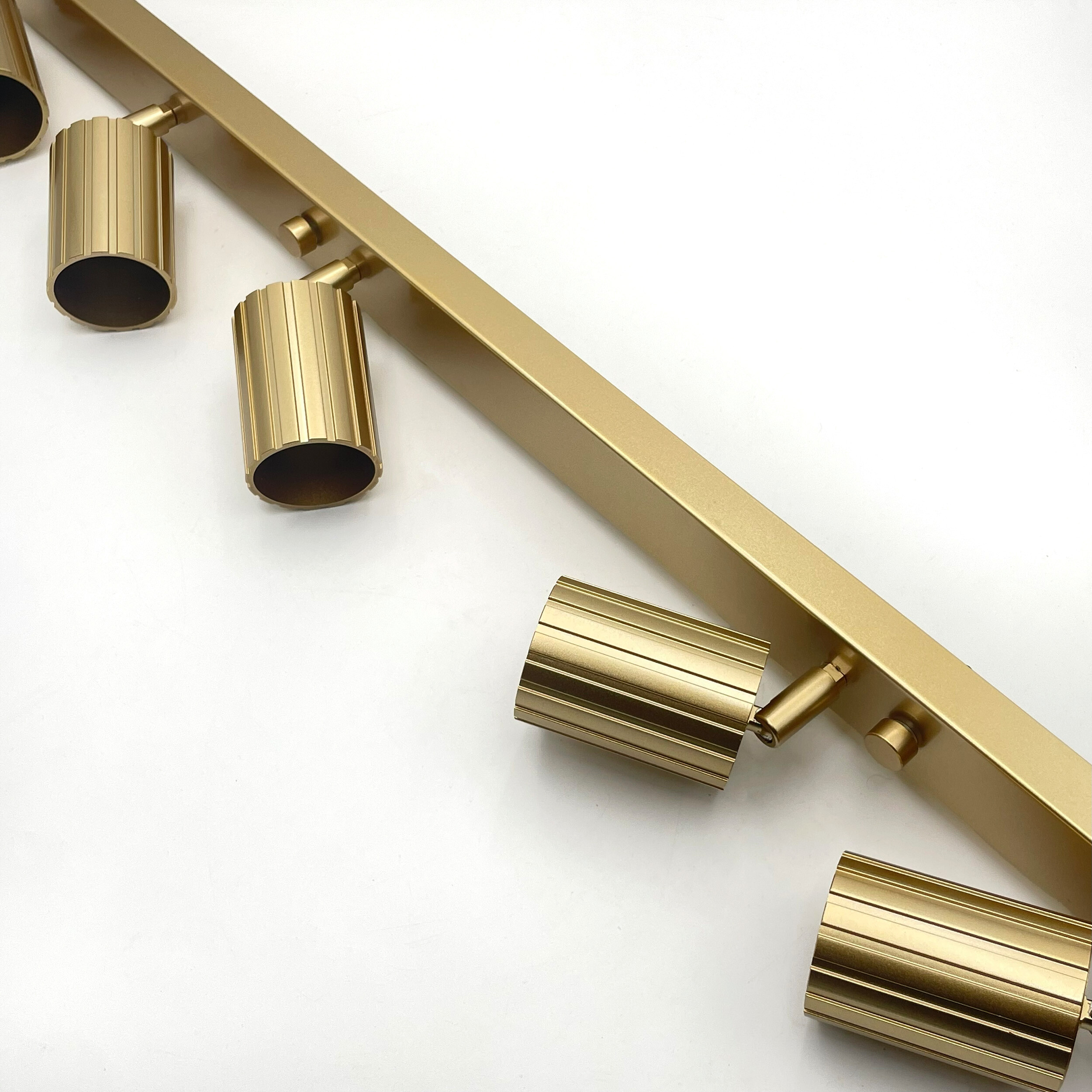 Lamkur Strahler Prisma gold Stahl B/H/L: ca. 6,5x16,5x117 cm 6 Brennstellen