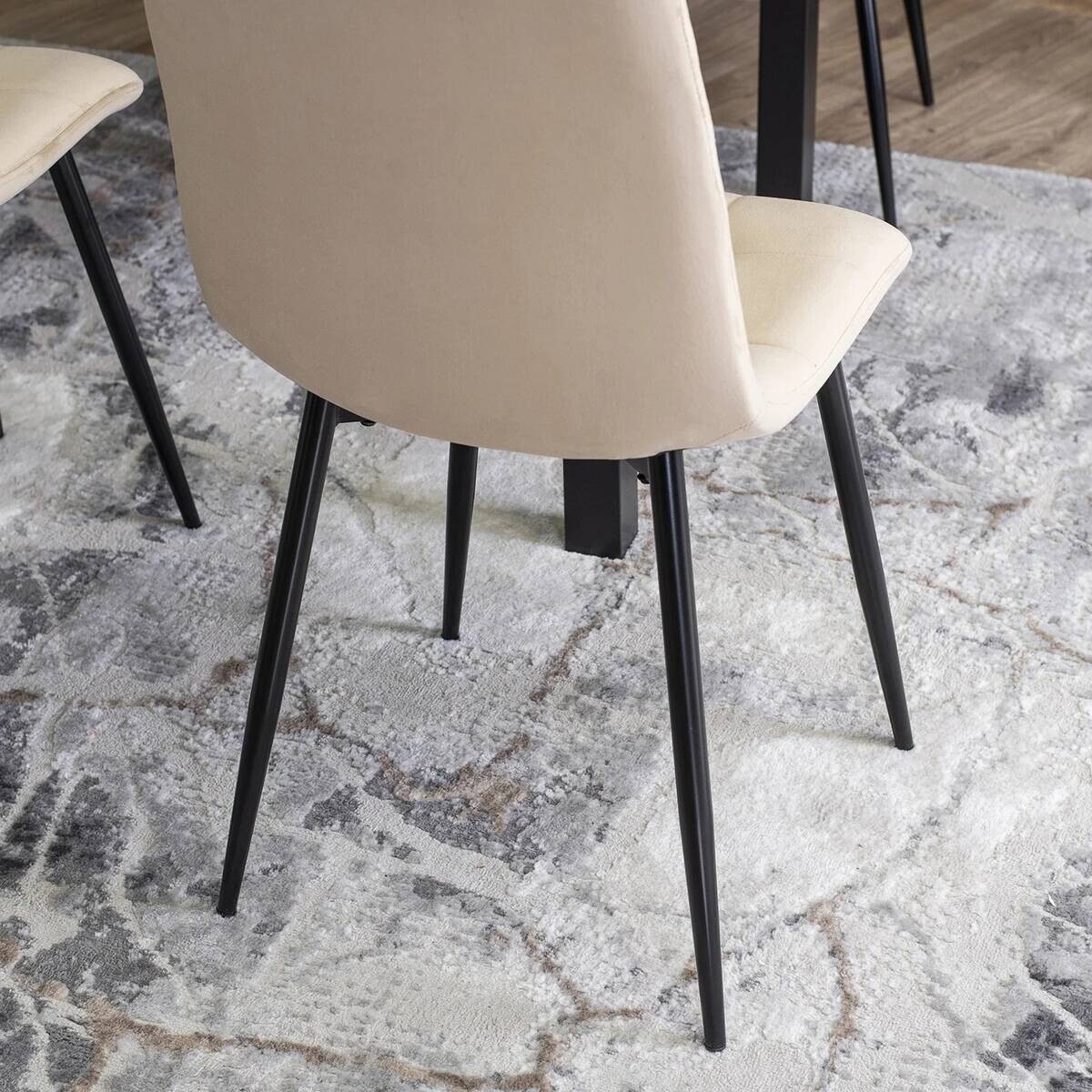 Stuhl PERU beige Velourstoff B/H/T: ca. 42x90,5x52 cm