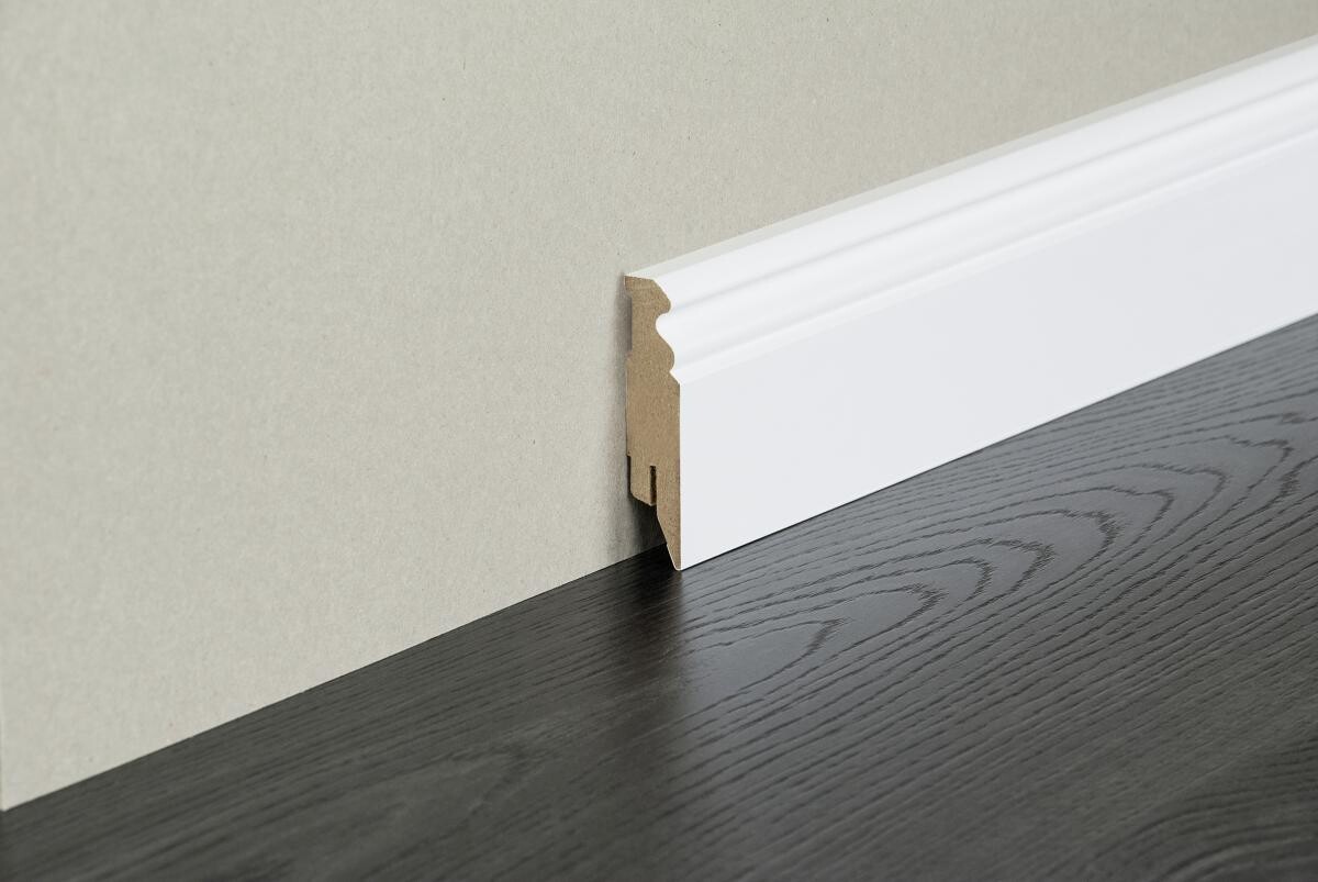 Sockelleiste L/B/H: ca. 250x1,6x8 cm pro Stück