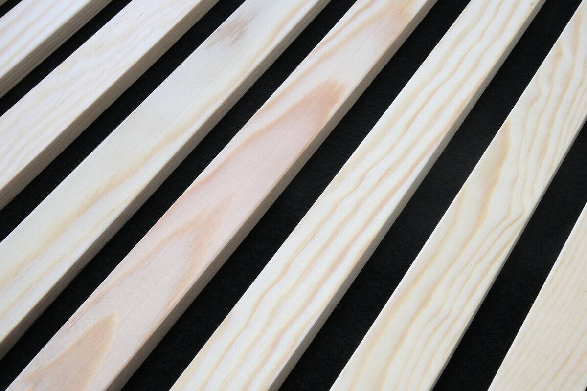 Akustikpaneel kiefer L/B/H: ca. 1,9x56,1x240 cm pro Stück