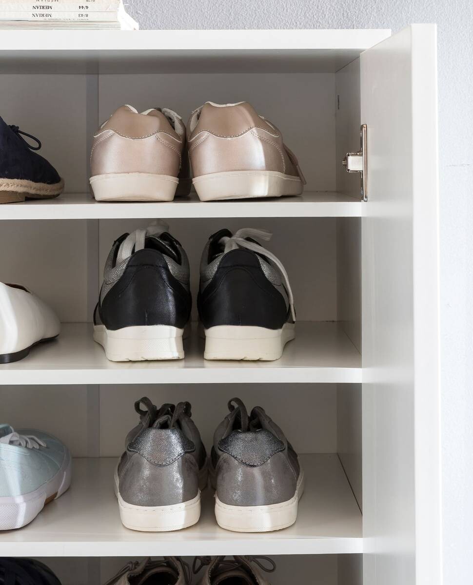 Schuhschrank weiß B/H/T: ca. 55x108x35 cm