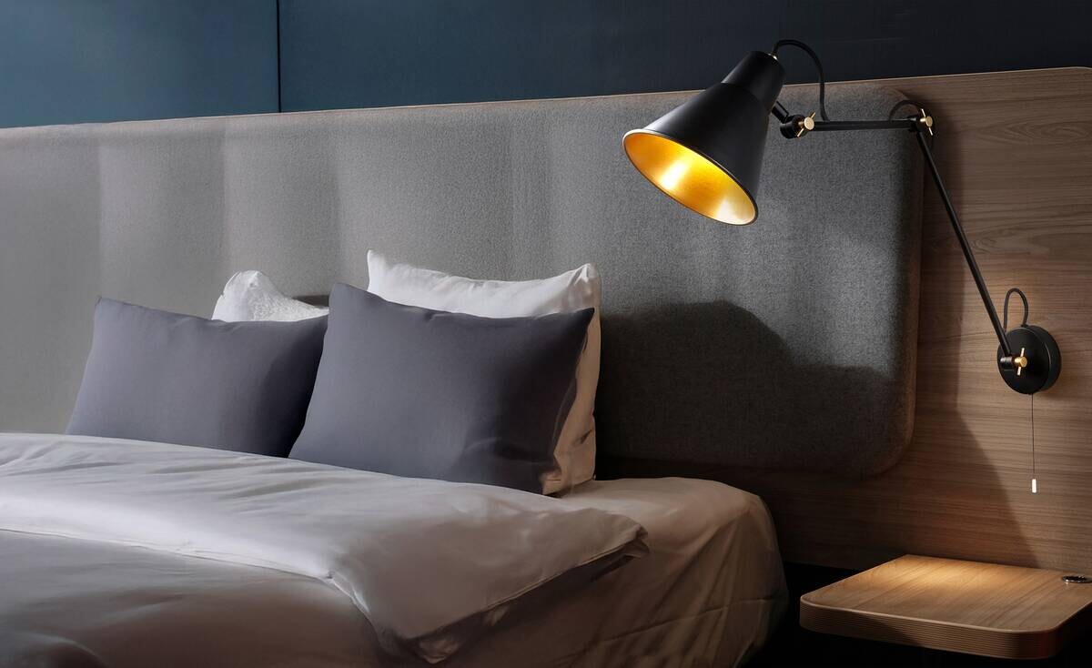 Searchlight Wandleuchte Swing Arm gold schwarz Stahl B/H/T: ca. 14x58x5 cm E27 1 Brennstellen