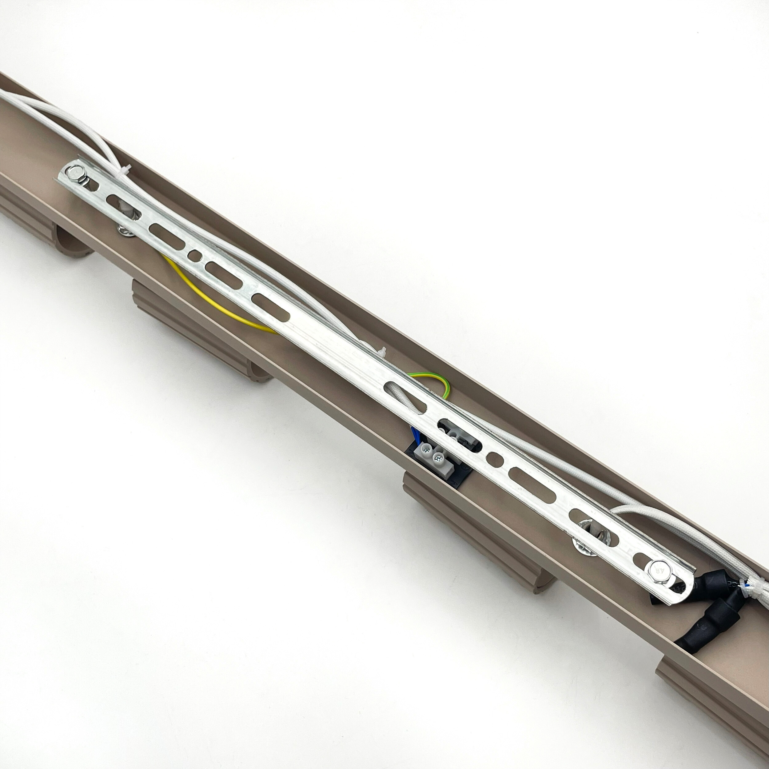 Lamkur Strahler Prisma beige Stahl B/H/L: ca. 6,5x16,5x117 cm 6 Brennstellen