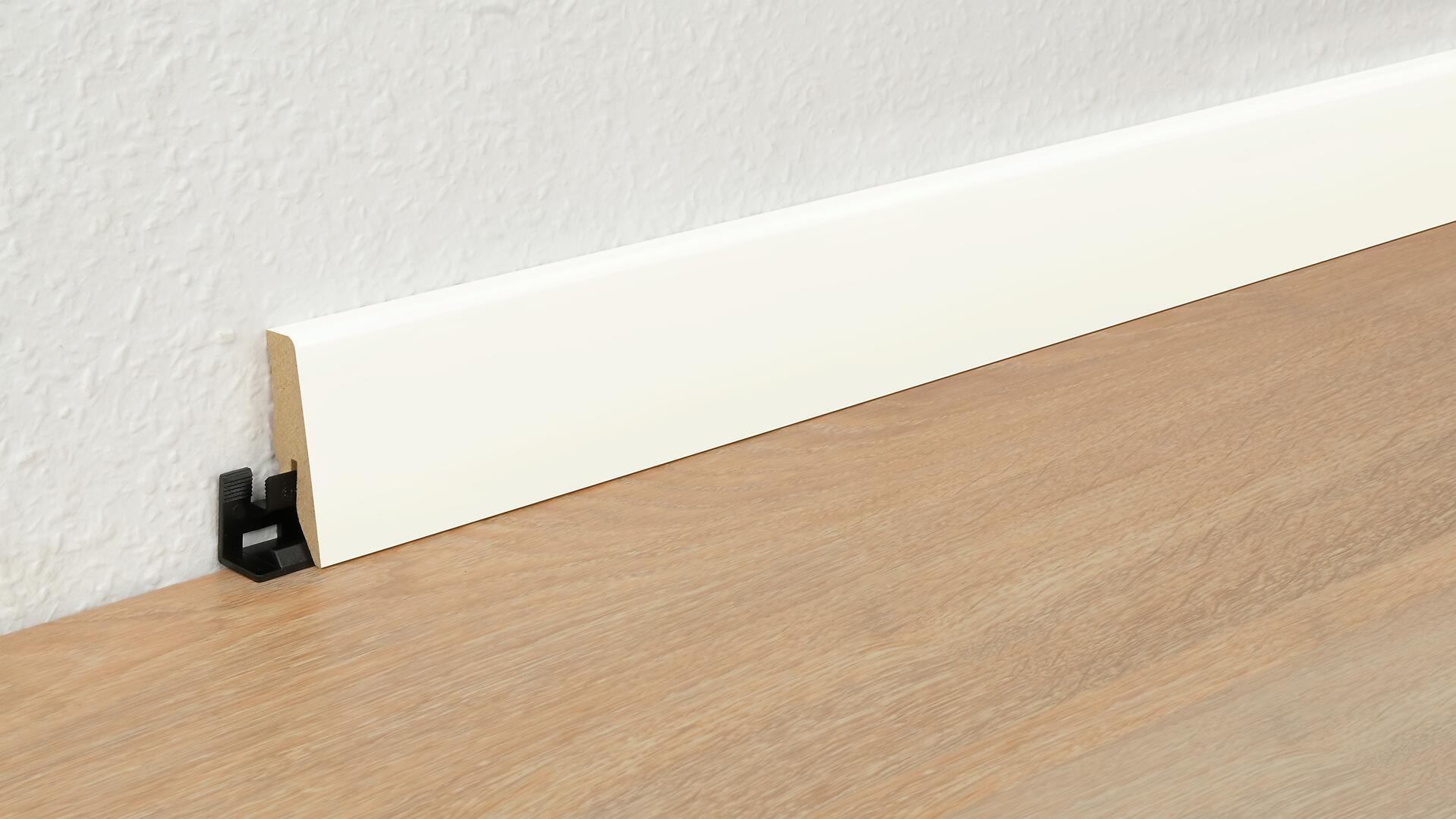 Sockelleiste L/B/H: ca. 250x1,8x5,8 cm pro Stück