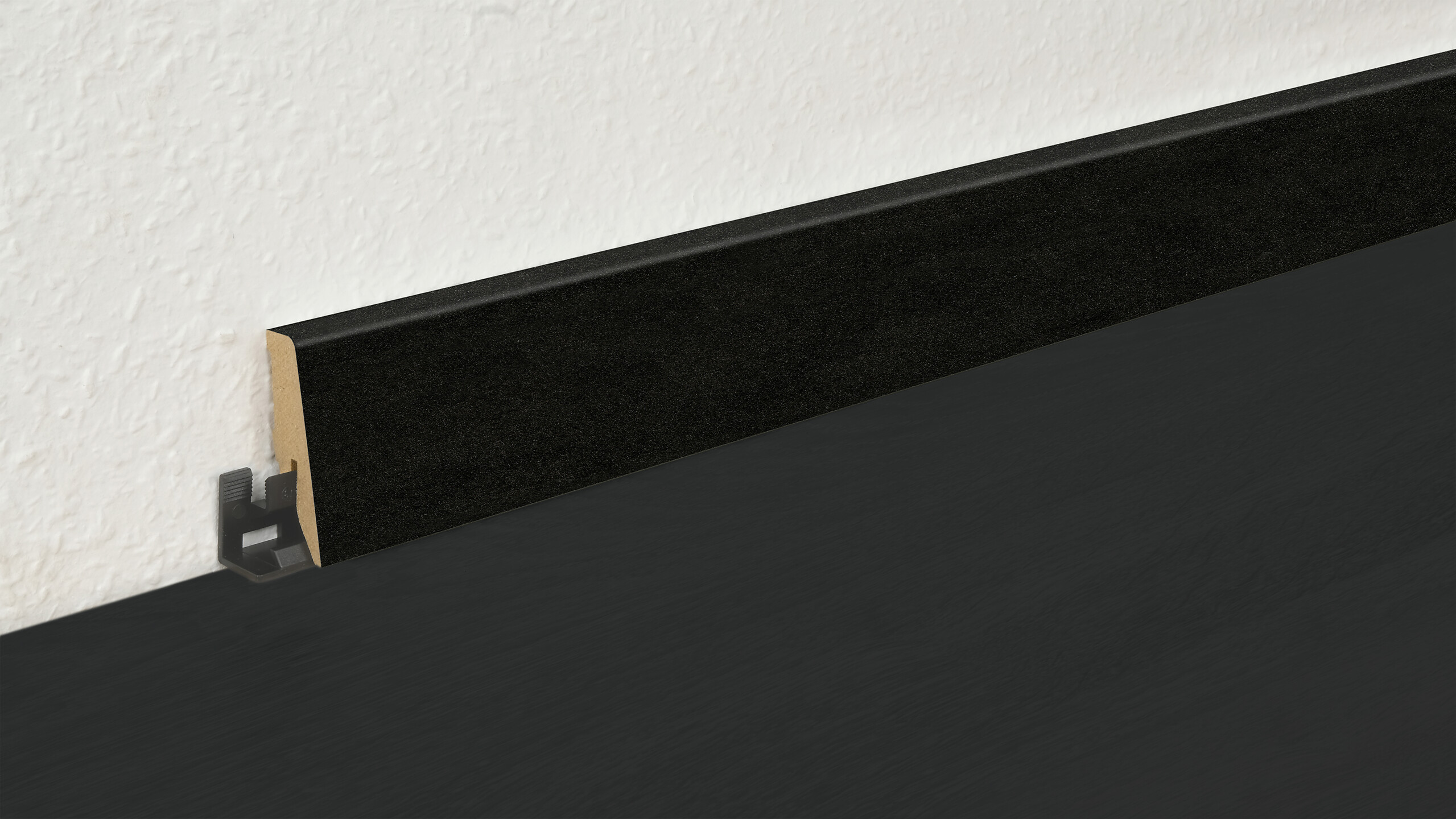 Sockelleiste L/B/H: ca. 250x1,8x5,8 cm pro Stück