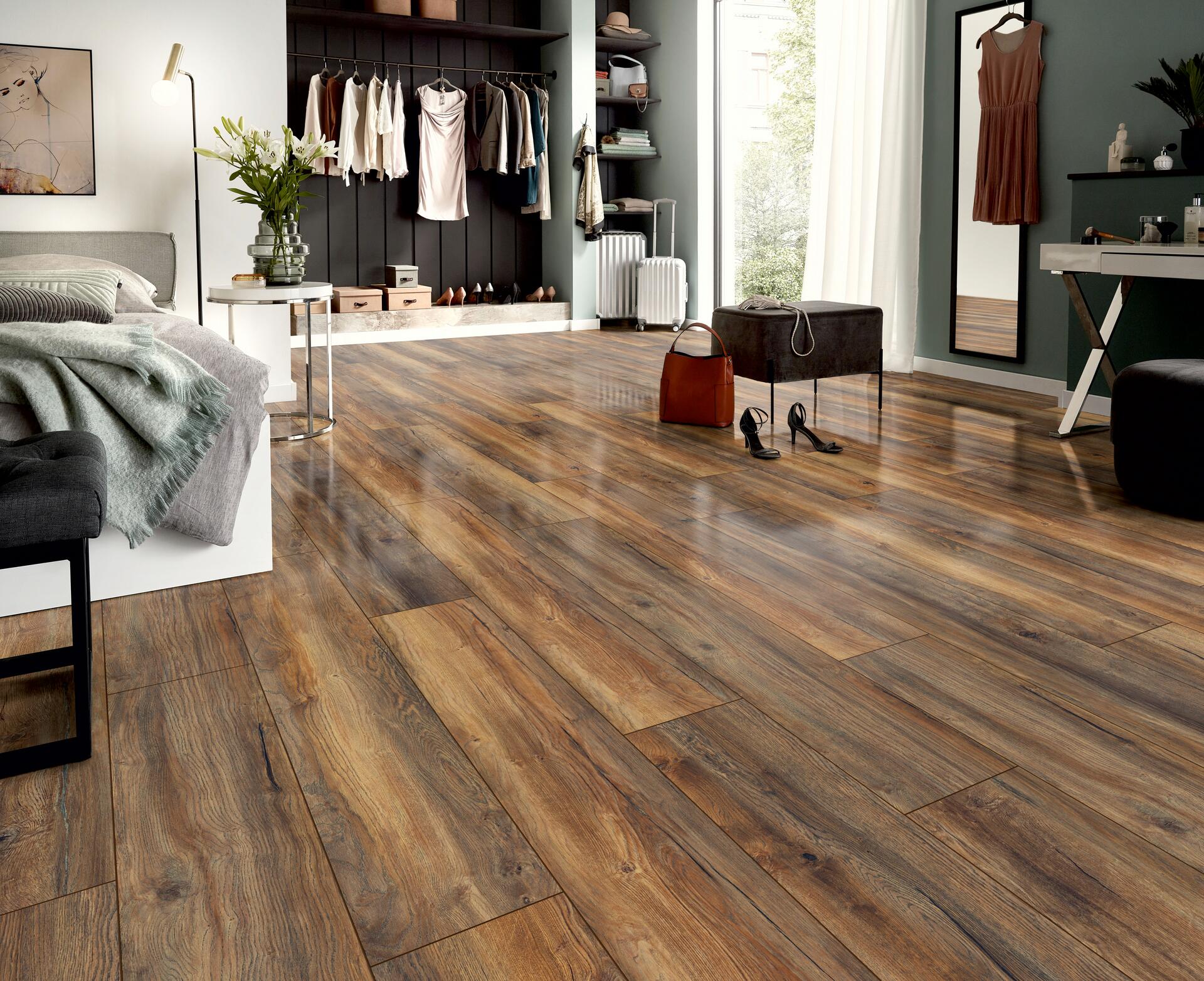 Laminatboden Harbour Oak ca. 2,694 m² im Paket  B/L: ca. 24,4x138 cm pro Paket