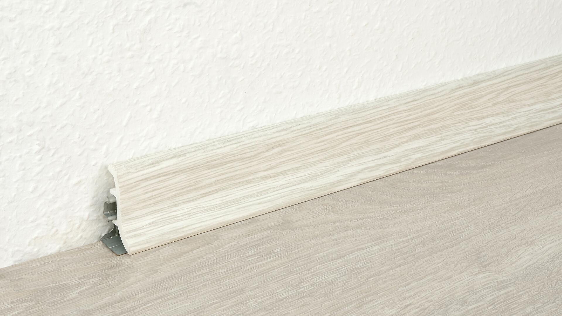 Sockelleiste L/B/H: ca. 250x1,9x4,8 cm pro Stück