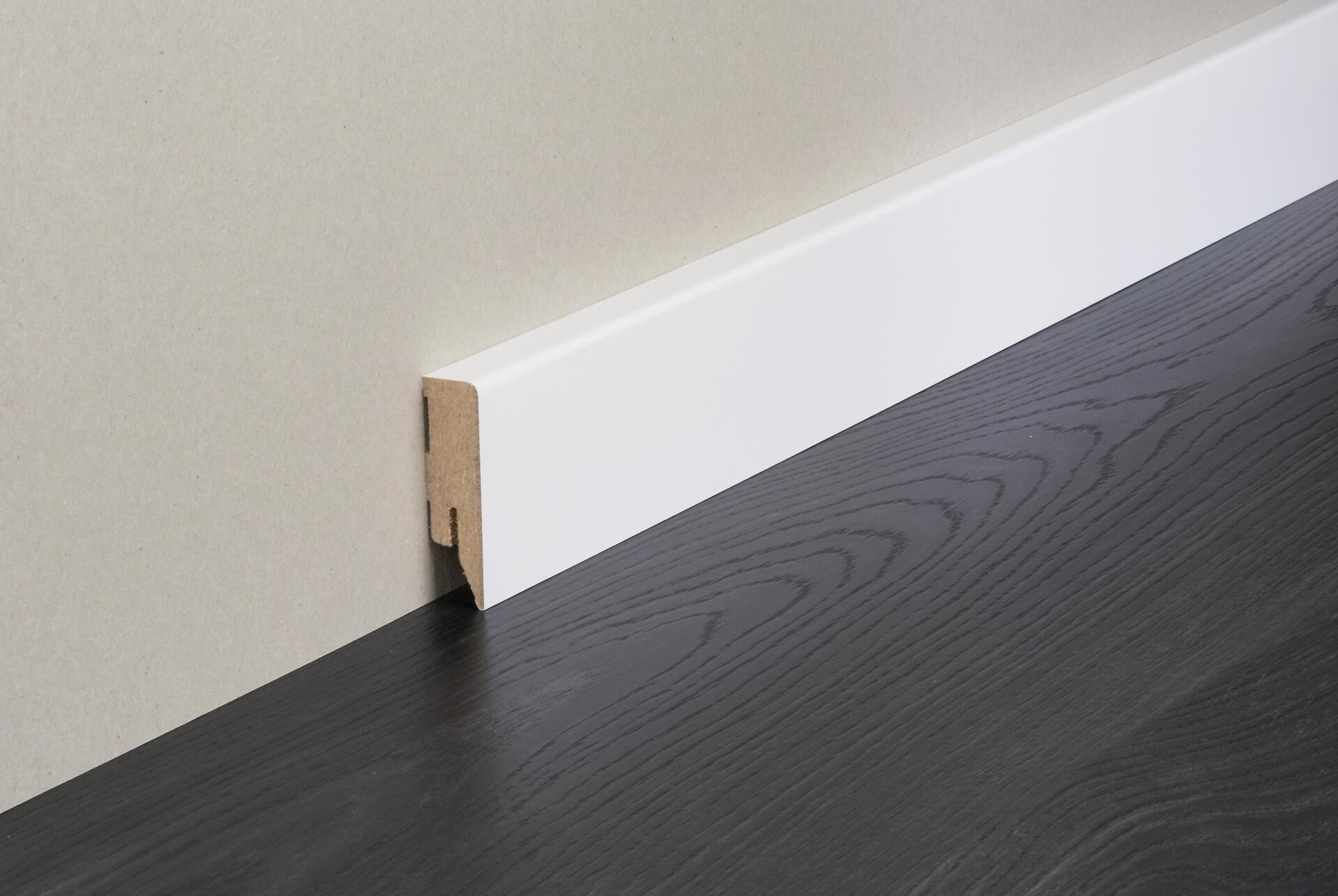 Sockelleiste L/B/H: ca. 250x1,6x5,8 cm pro Stück