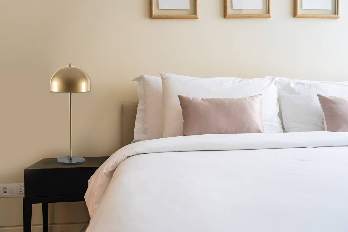 Opviq Tischleuchte Can gold schwarz Metall B/H/T/L/D: ca. 24x58x24x24x25 cm E27 1 Brennstellen