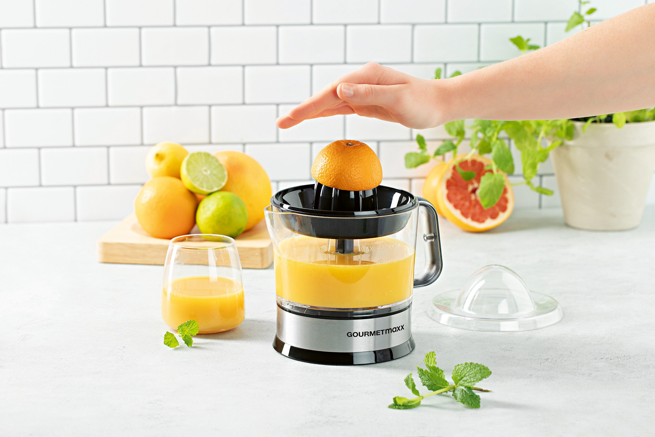 GOURMETmaxx Zitruspresse schwarz Kunststoff Edelstahl B/H/L: ca. 14x21x19 cm ca. 0,7 l