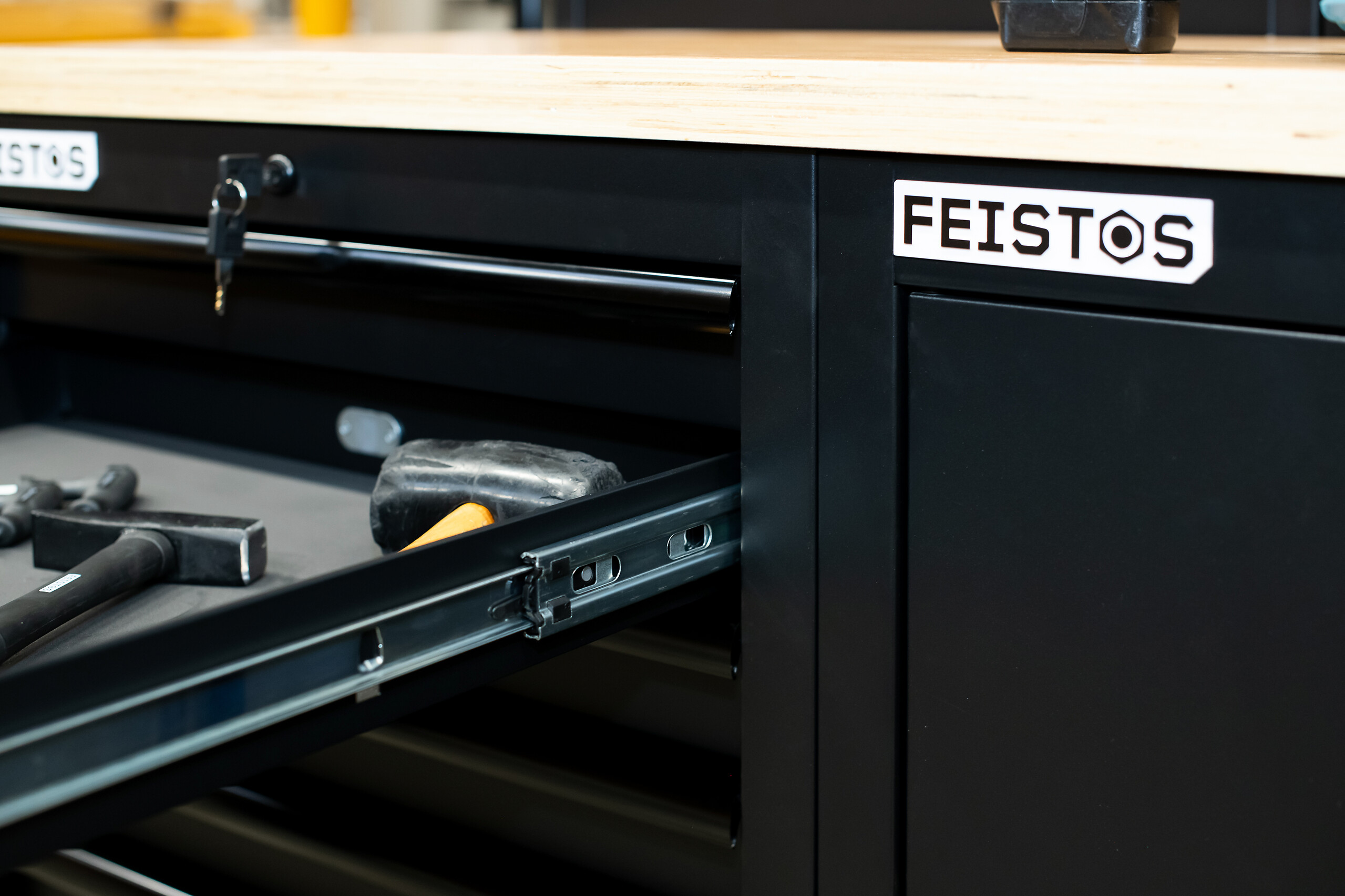 Werkzeugschrank EOS Blackline schwarz B/H/L: ca. 228x200x61 cm