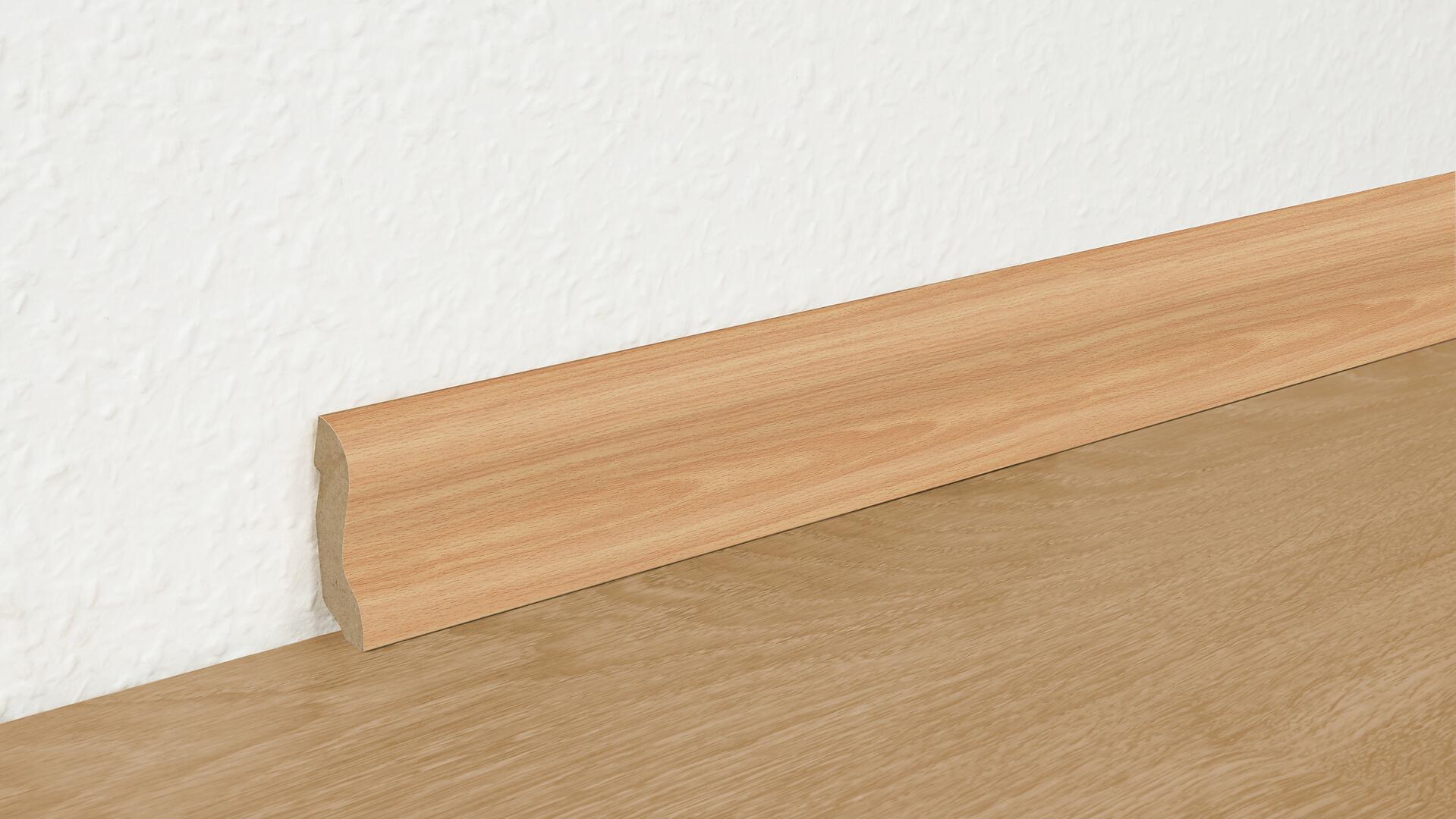 Sockelleiste L/B/H: ca. 250x2x4,5 cm pro Stück