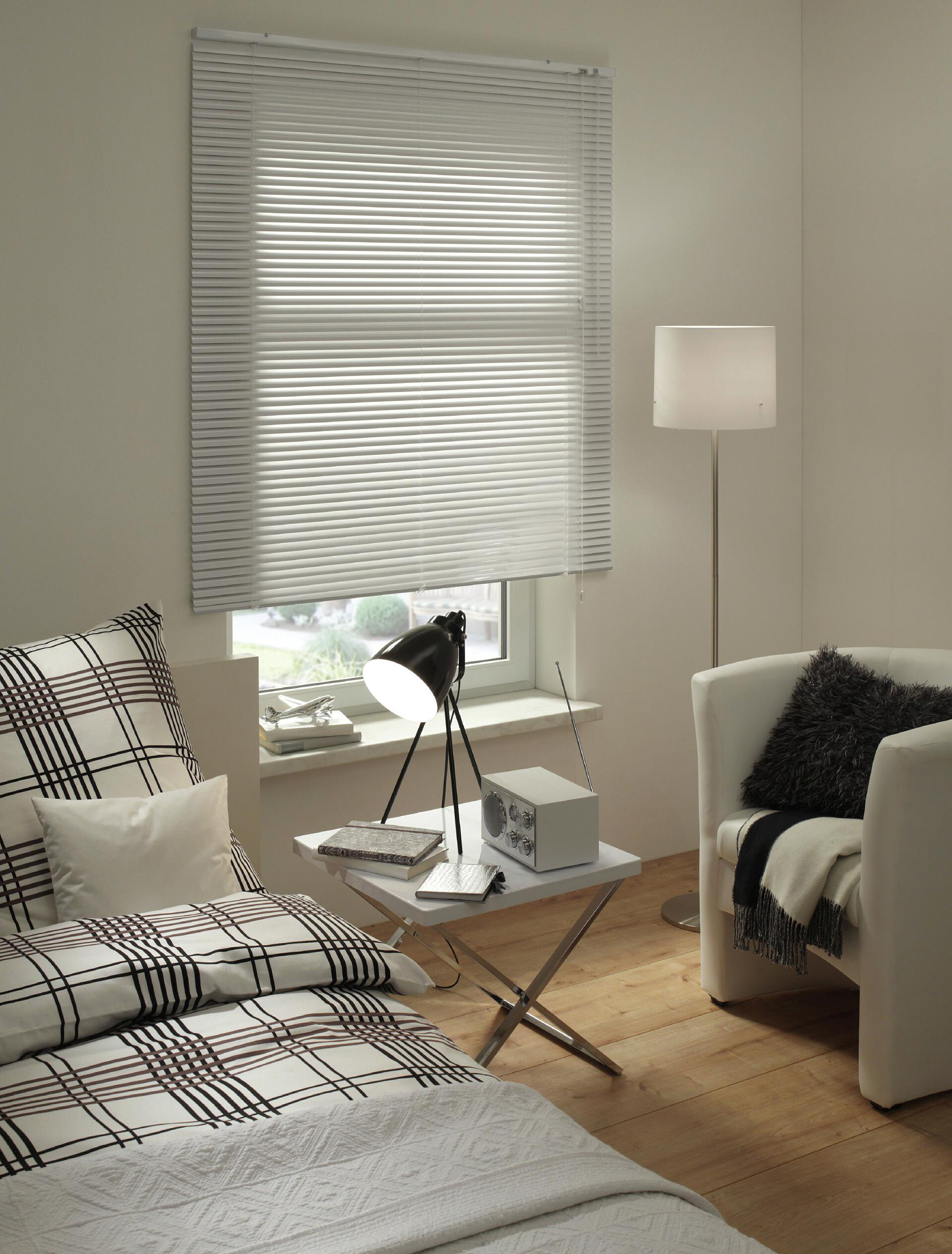 Alu-Jalousie weiß B/L: ca. 85x220 cm