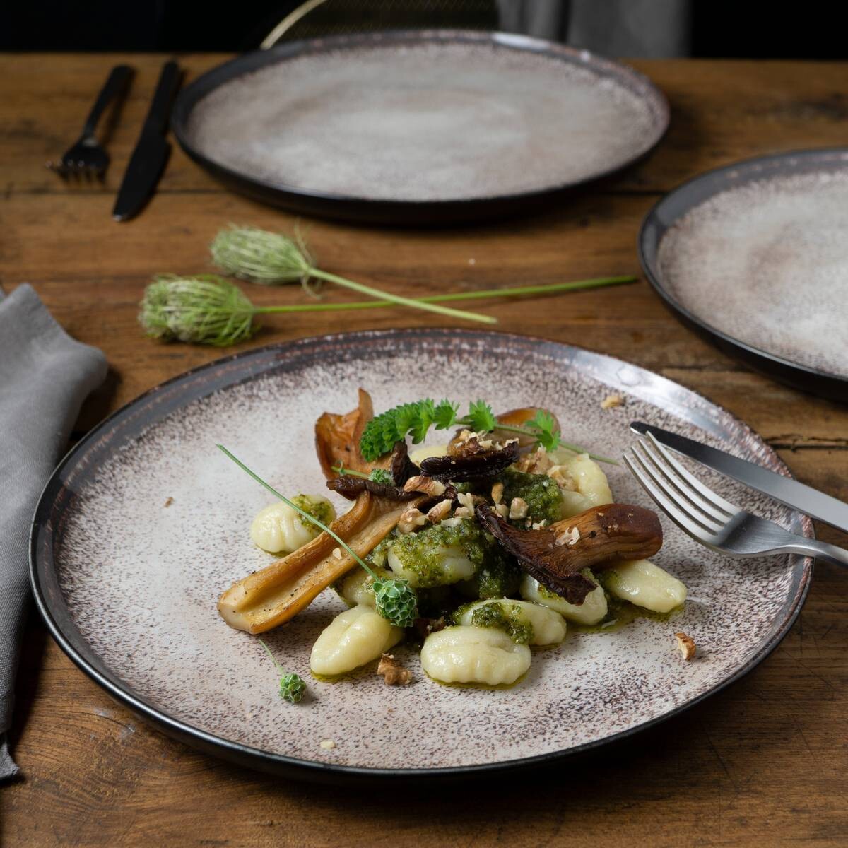 Moritz & Moritz Essteller flach beige Porzellan D: ca. 27 cm