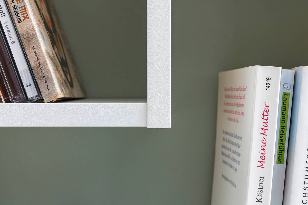 Wandregal weiß B/H/T: ca. 36x90x14,5 cm