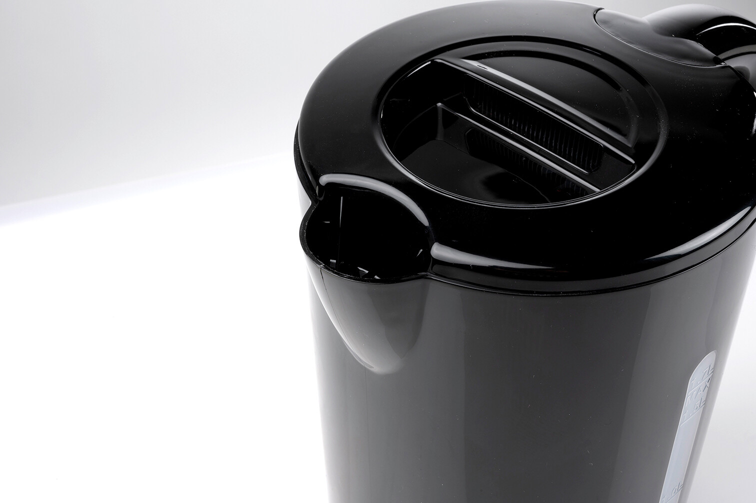 Wasserkocher schwarz Kunststoff B/H/L: ca. 17,1x20,8x17,1 cm ca. 1,7 l